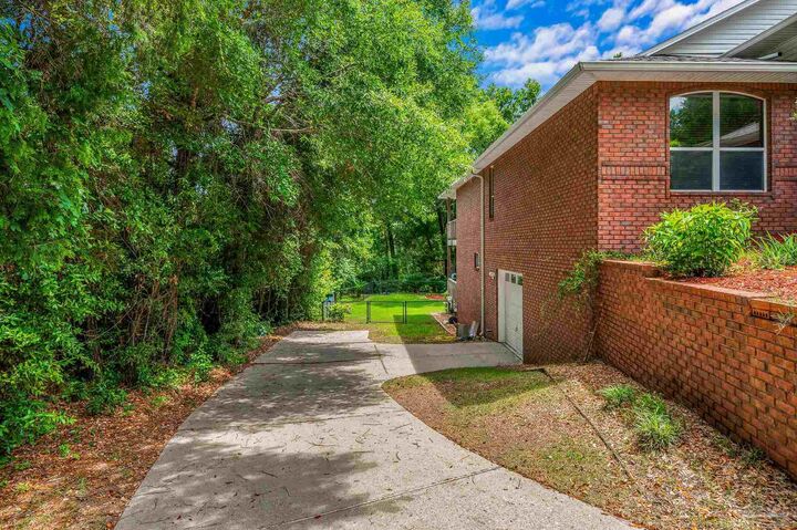 Property Photo: 4610 Peacock Dr FL 32504