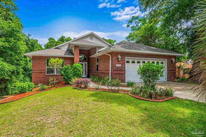 Property Photo:  4610 Peacock Dr  FL 32504 