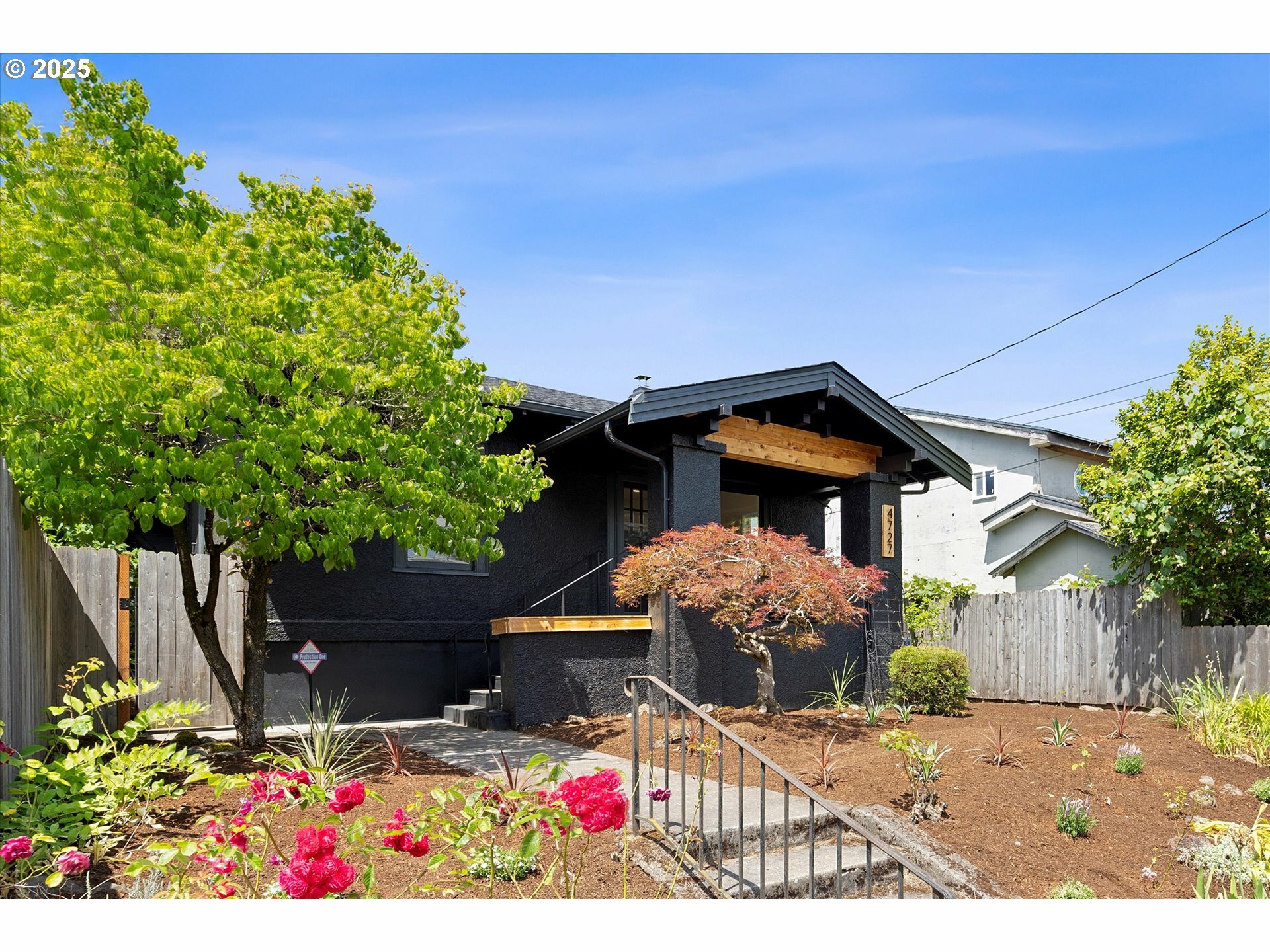 Property Photo: 4727 NE 33rd Ave OR 97211