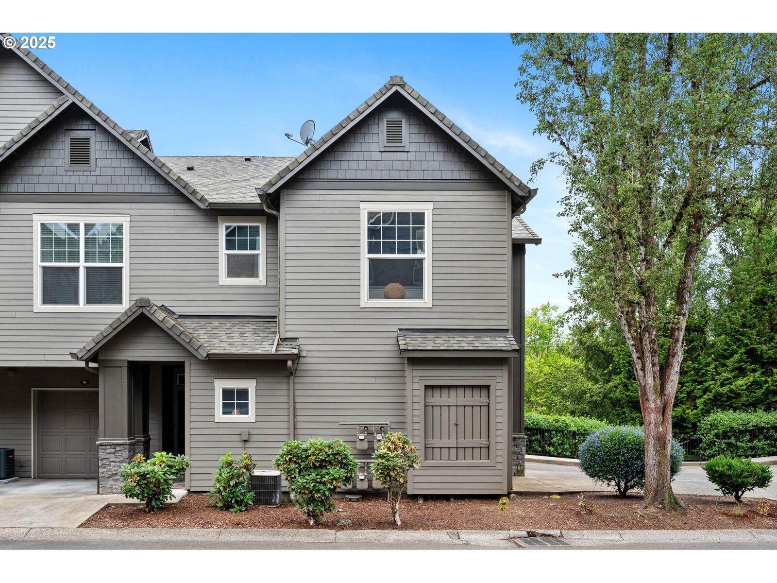 Property Photo:  525 Springtree Ln  OR 97068 