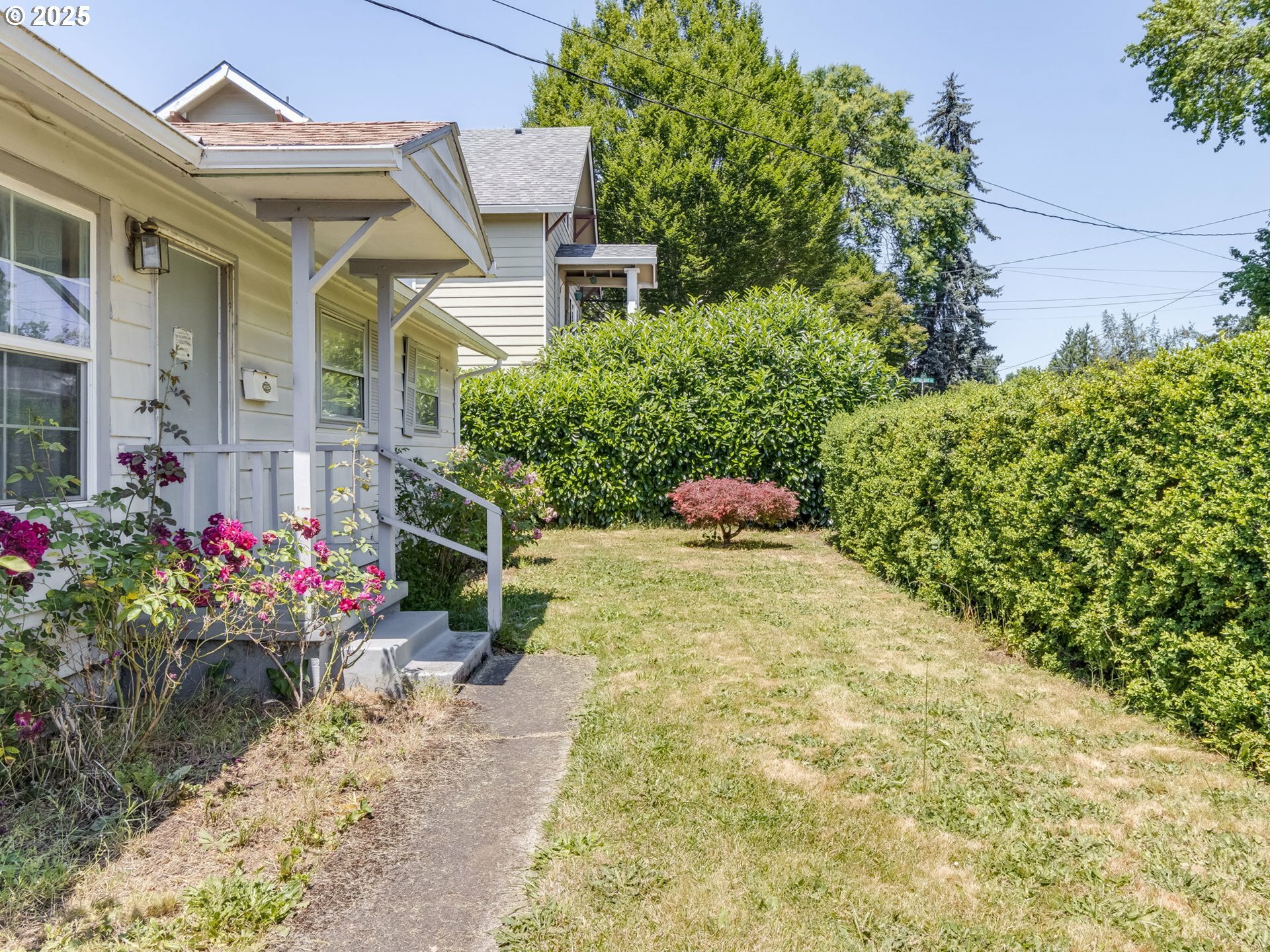 Property Photo: 660 Barton Ave OR 97027