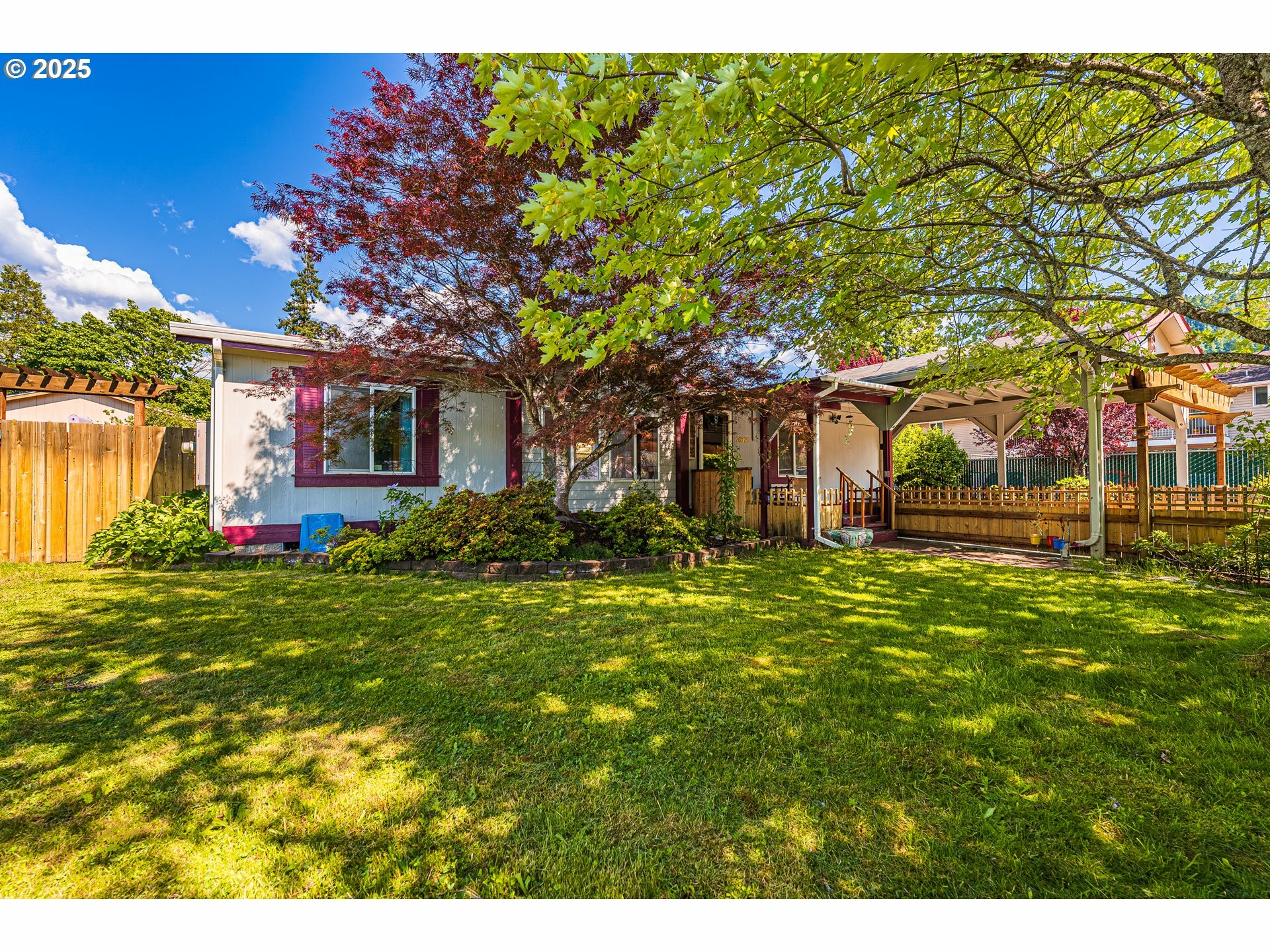 Property Photo: 76375 Fern St OR 97463