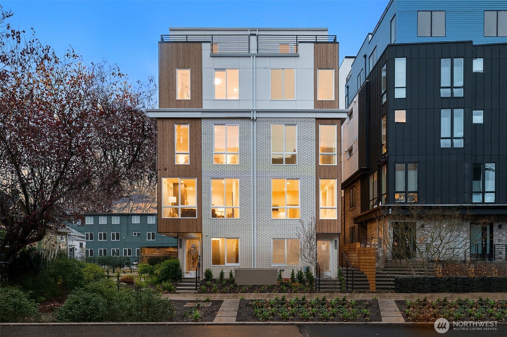Property Photo: 222 E 10th Avenue E WA 98102