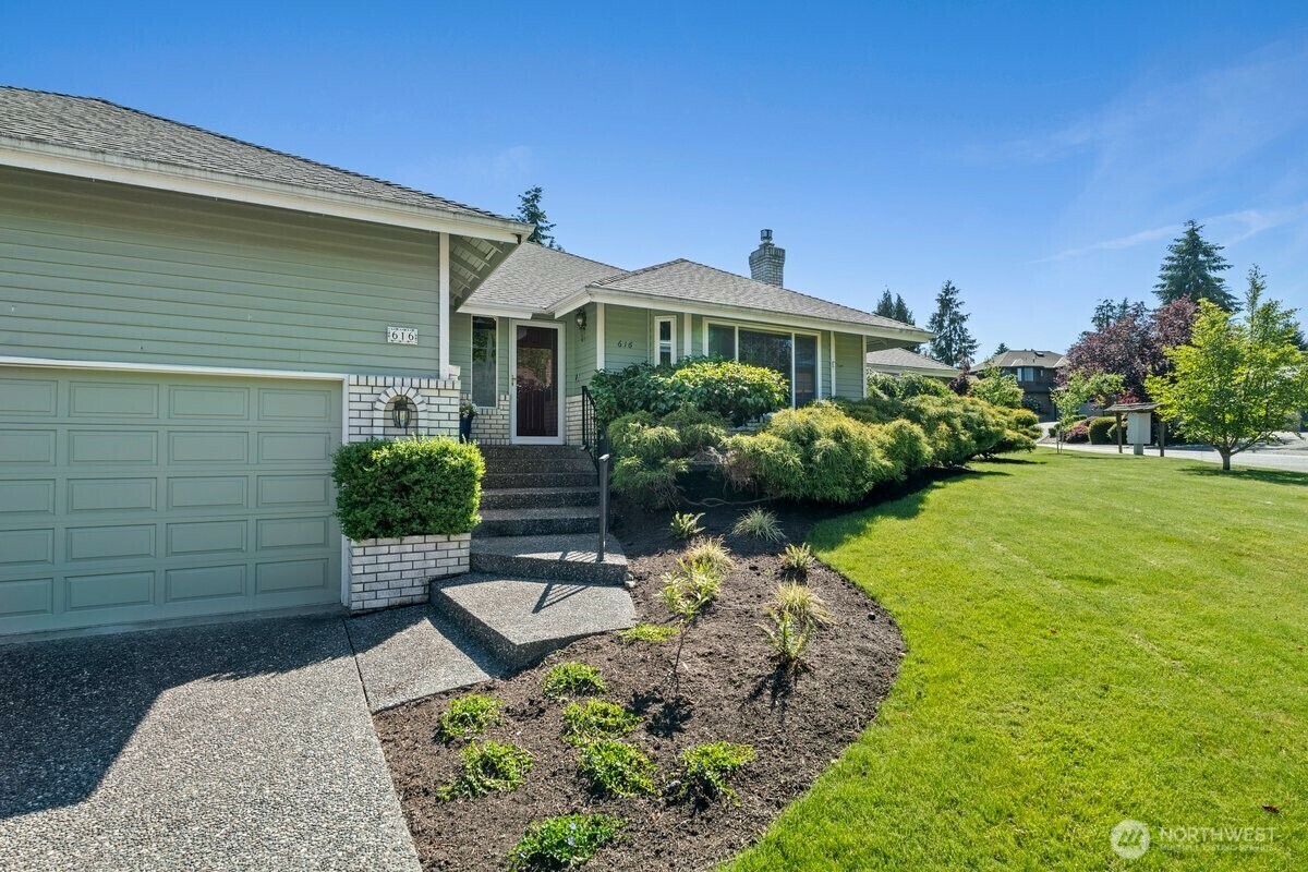 Property Photo: 616 152nd Place SW WA 98087