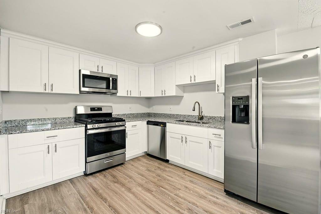 Property Photo: 1400 Brackin Ct VA 23663