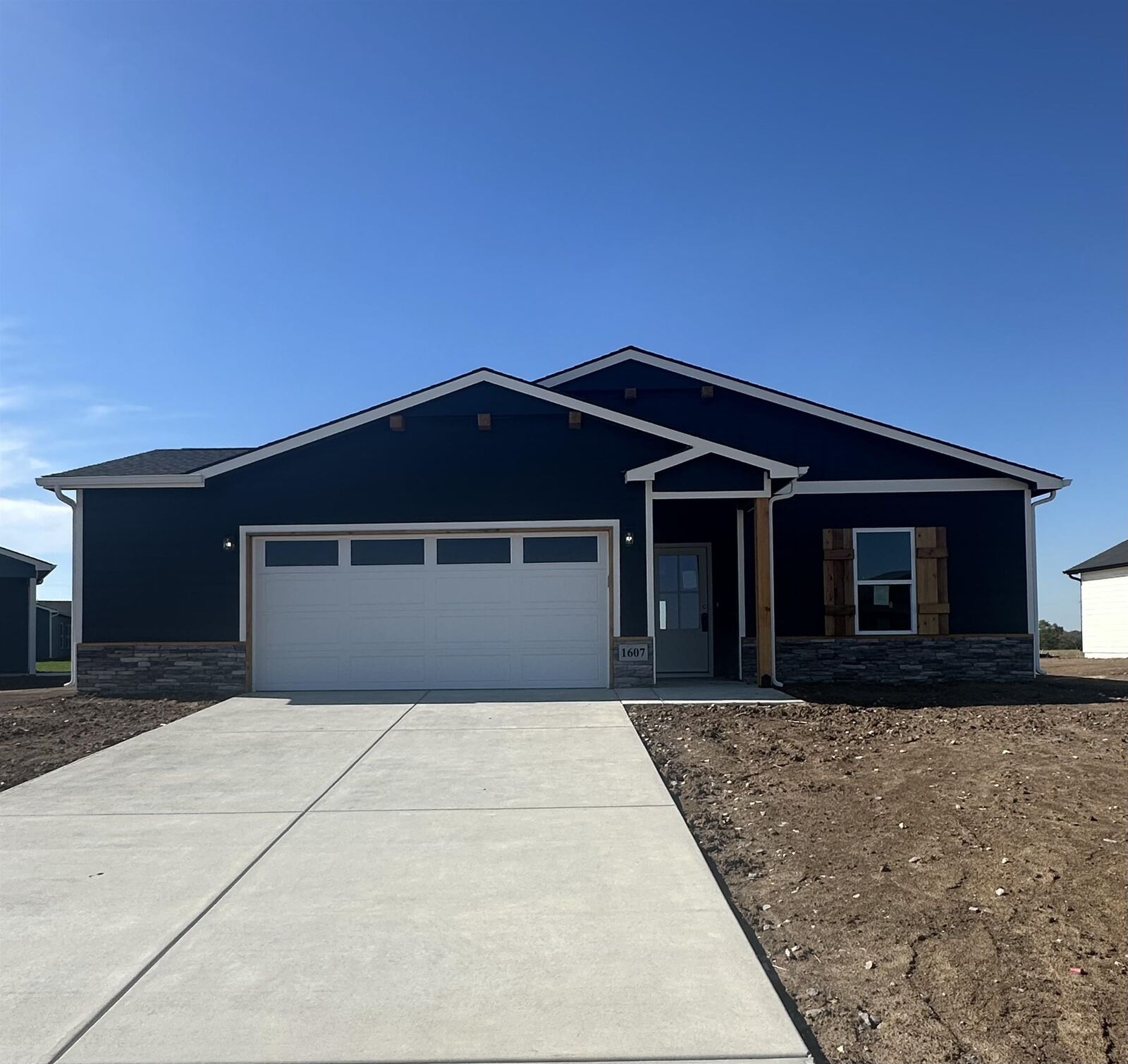 Property Photo: 1607 N Emerald Valley Dr KS 67110