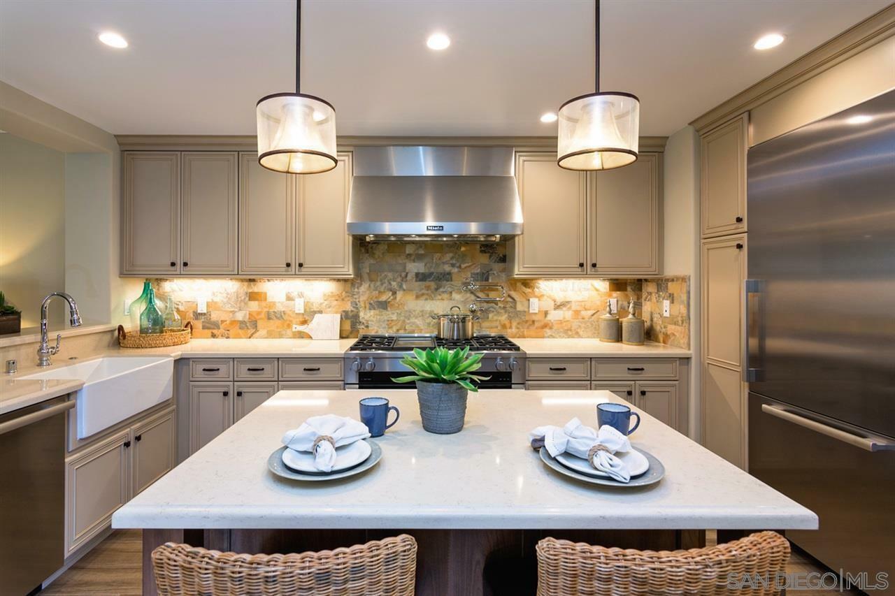 Property Photo: 718 Silver St CA 92037