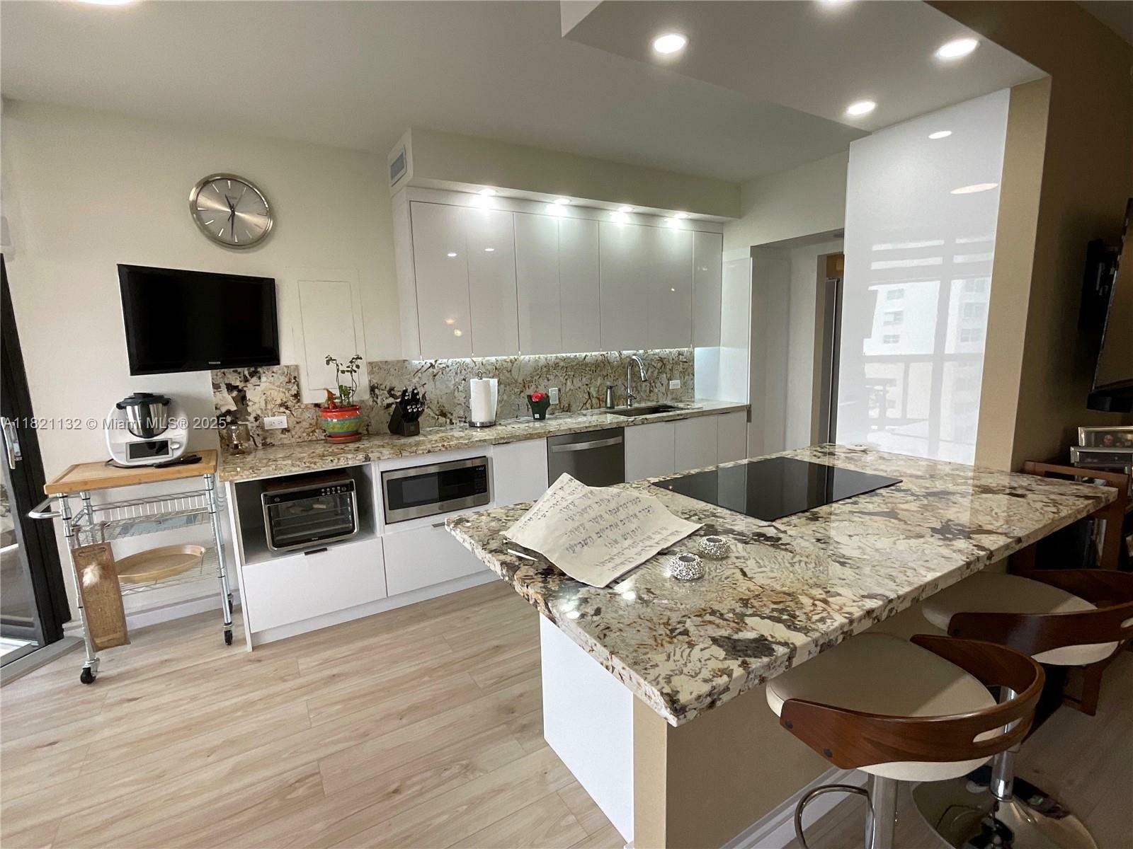 Property Photo:  20191 E Country Club Dr 1903  FL 33180 
