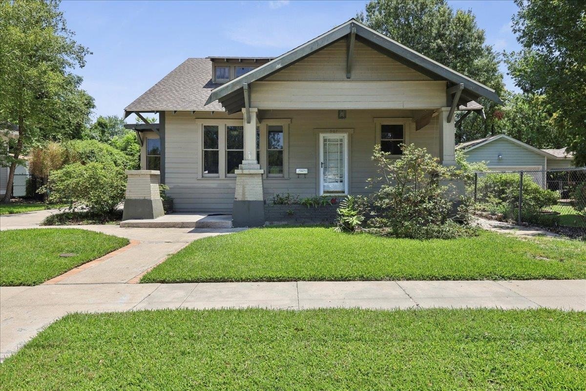 Property Photo: 507 Orange TX 77630