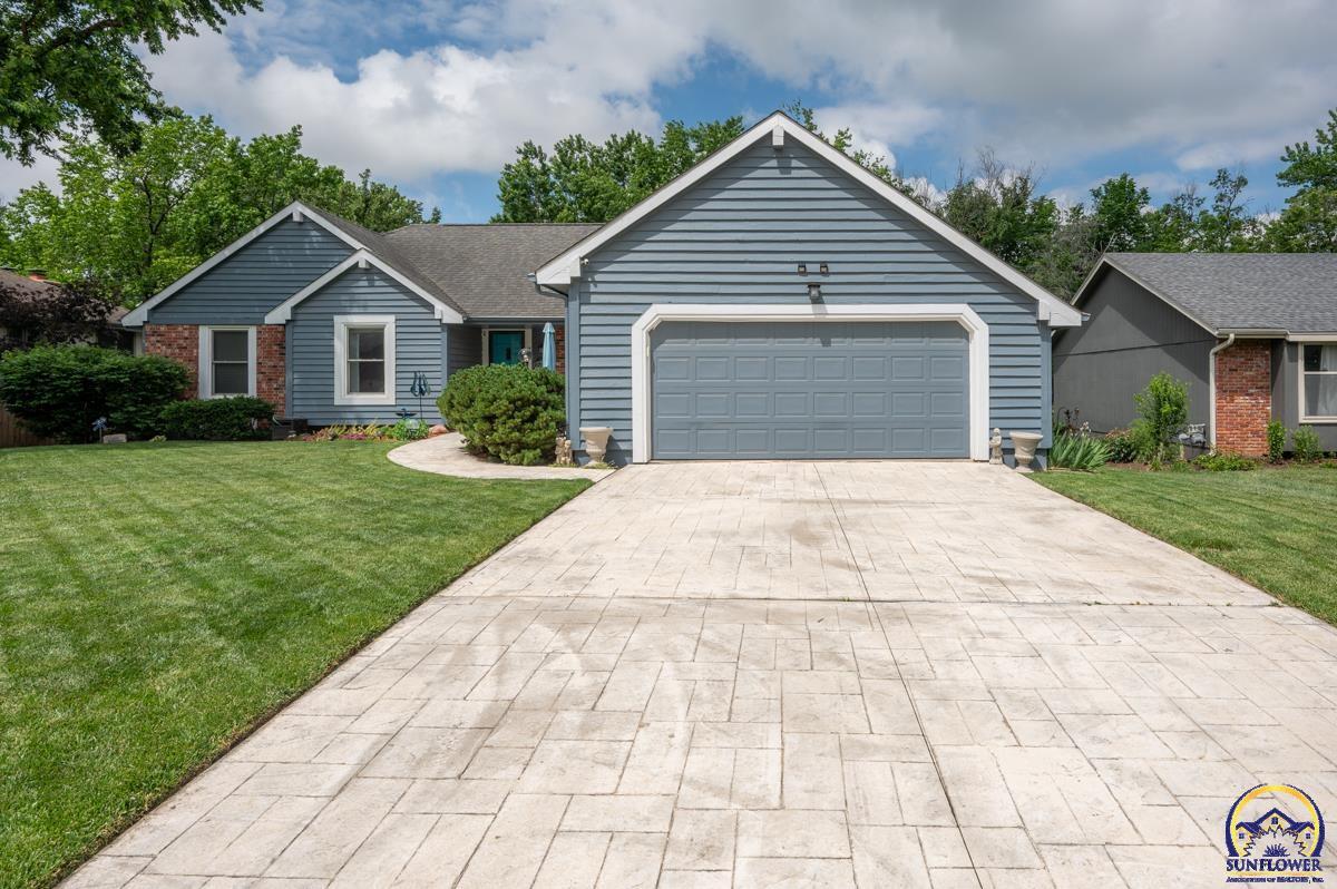 Property Photo: 717 SW Morningside Rd KS 66606-2317