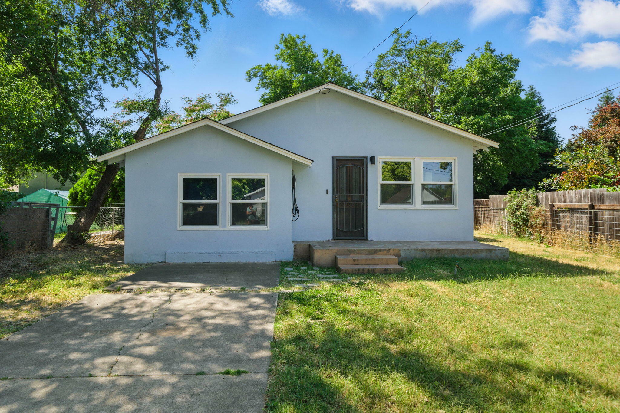 Property Photo: 2122 Grape Avenue CA 96001
