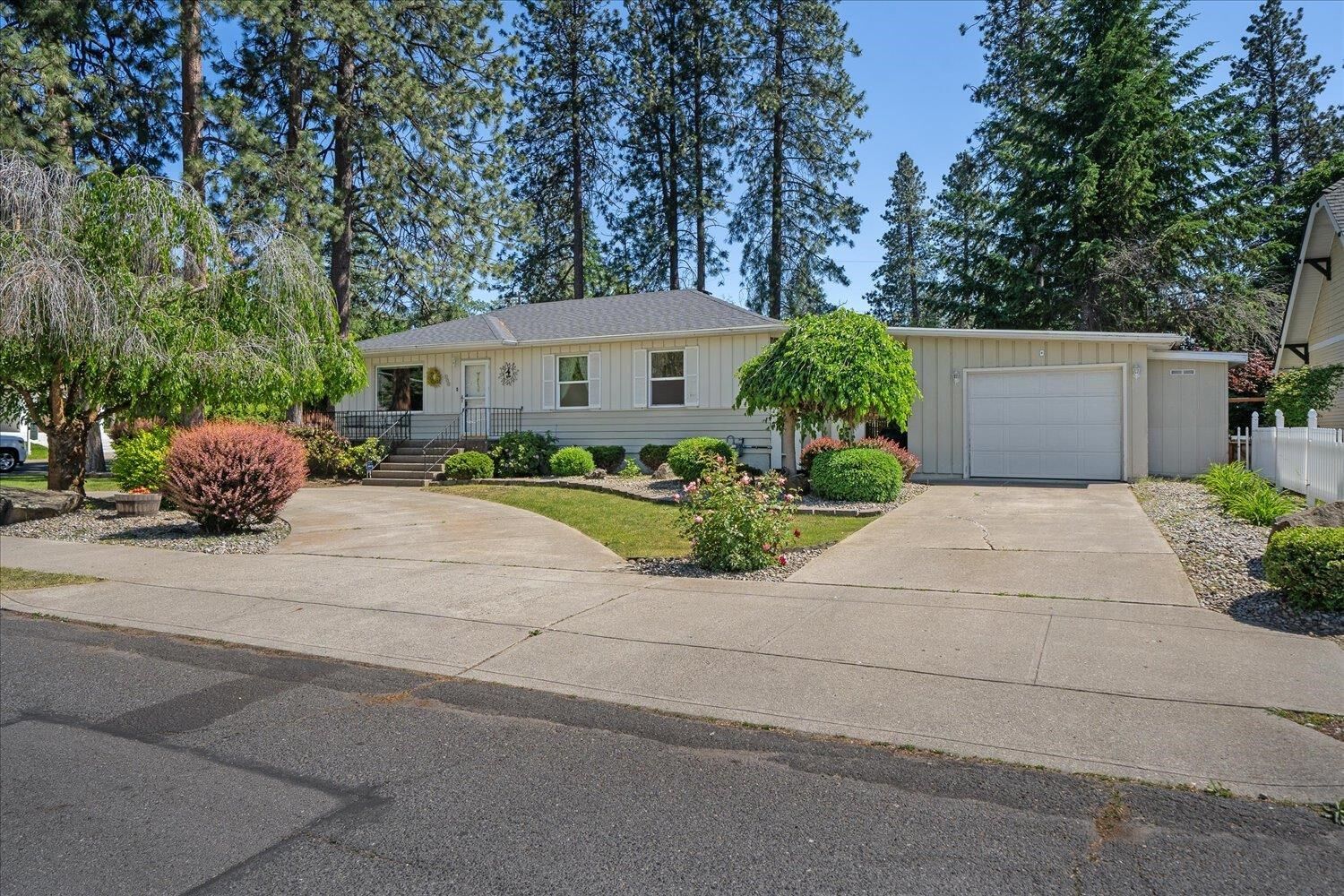 Property Photo:  956 E 30th Ave  WA 99203 