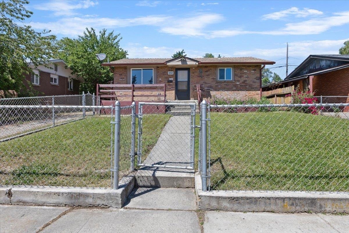 Property Photo: 1743 E Dalton Ave WA 99207