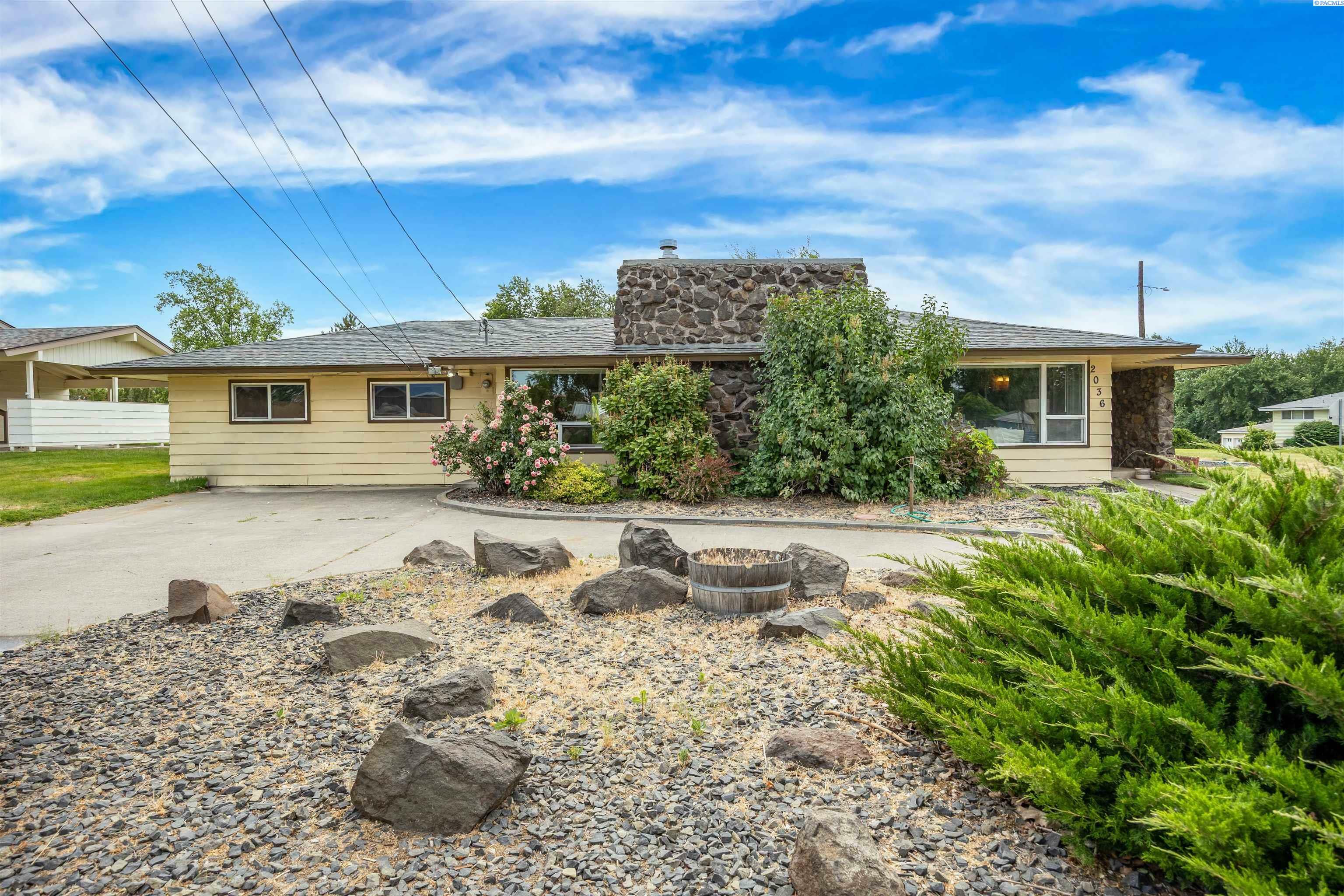 Property Photo: 2036 George Washington Way WA 99352