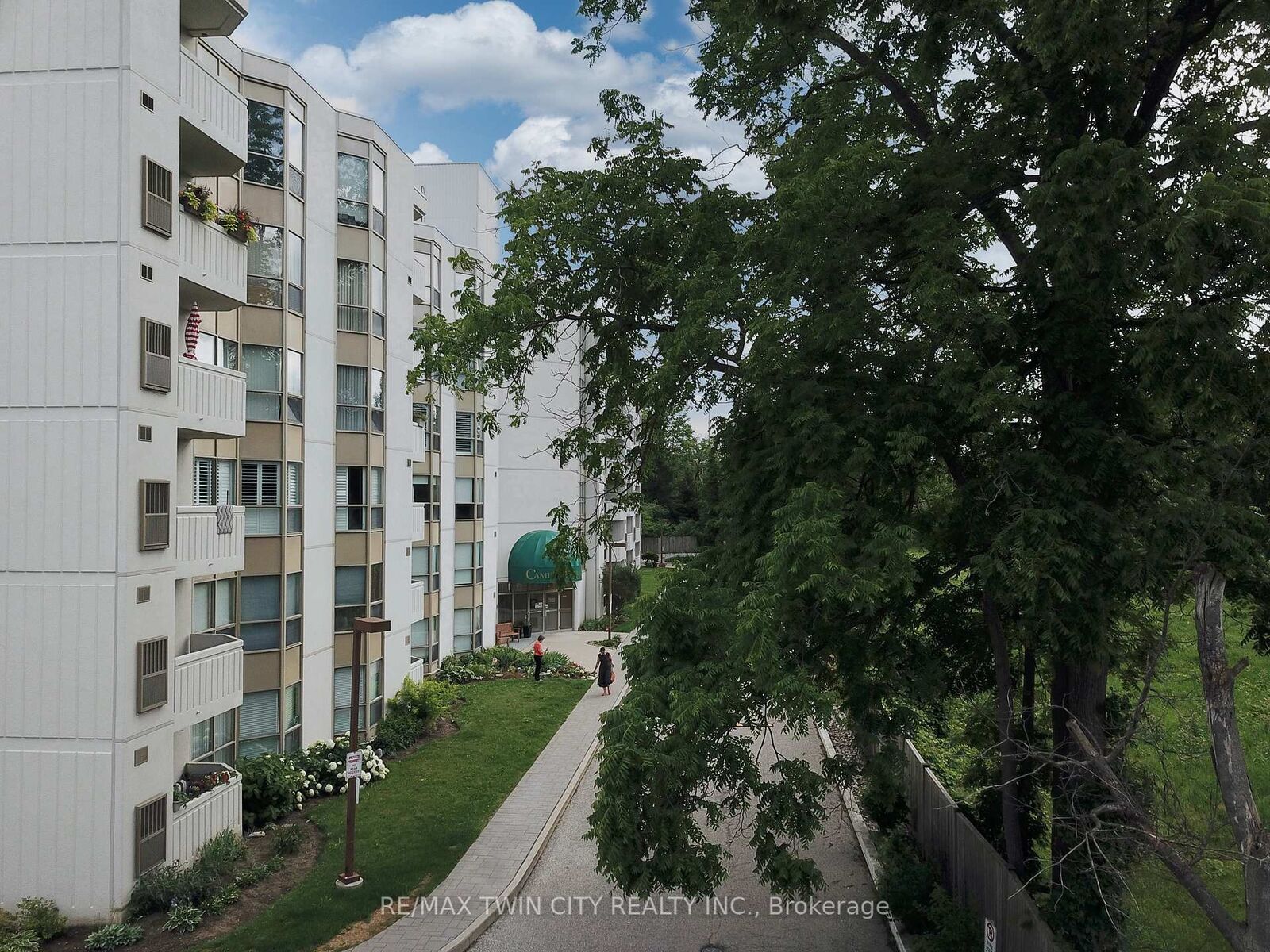 Property Photo:  3267 King Street E 505  ON N2A 4A4 