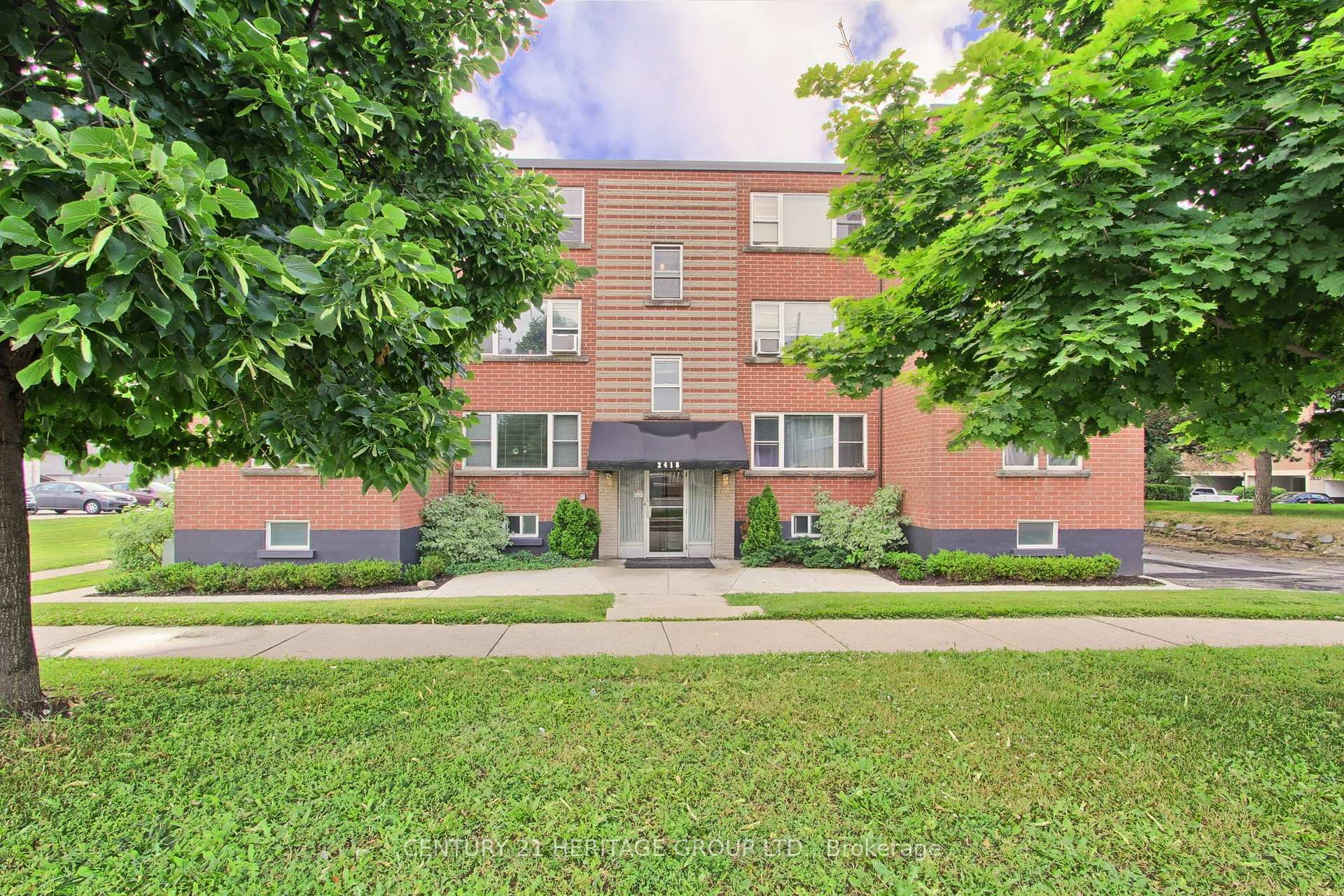 Property Photo: 2418 New Street 8 ON L7R 1J6