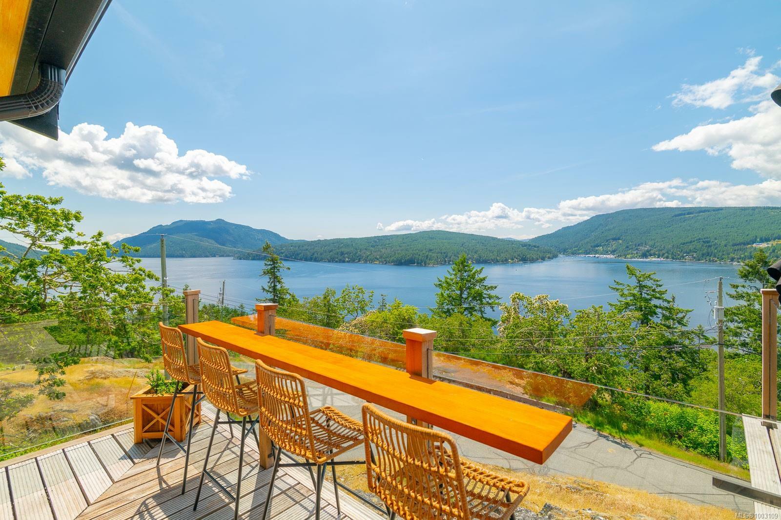 Property Photo: 543 Bayview Pl BC V9L 5X7