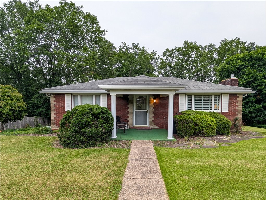 Property Photo: 2884 Sunset Cir PA 15632
