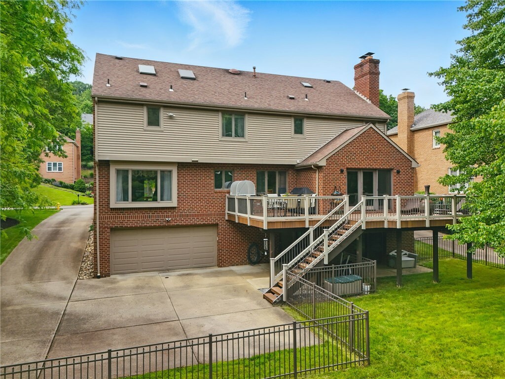 Property Photo: 2599 Rossmoor Dr PA 15241