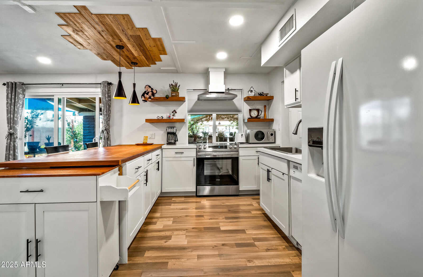 Property Photo: 8116 N 55th Drive AZ 85302