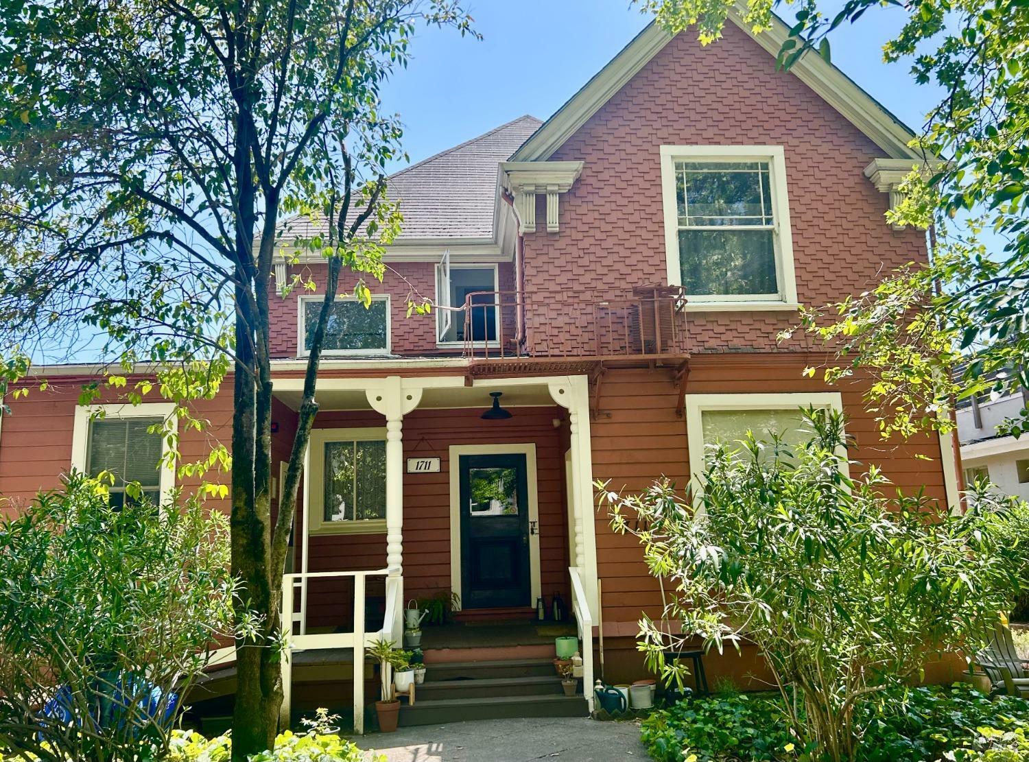 Property Photo: 1711 5 Th Avenue CA 94901