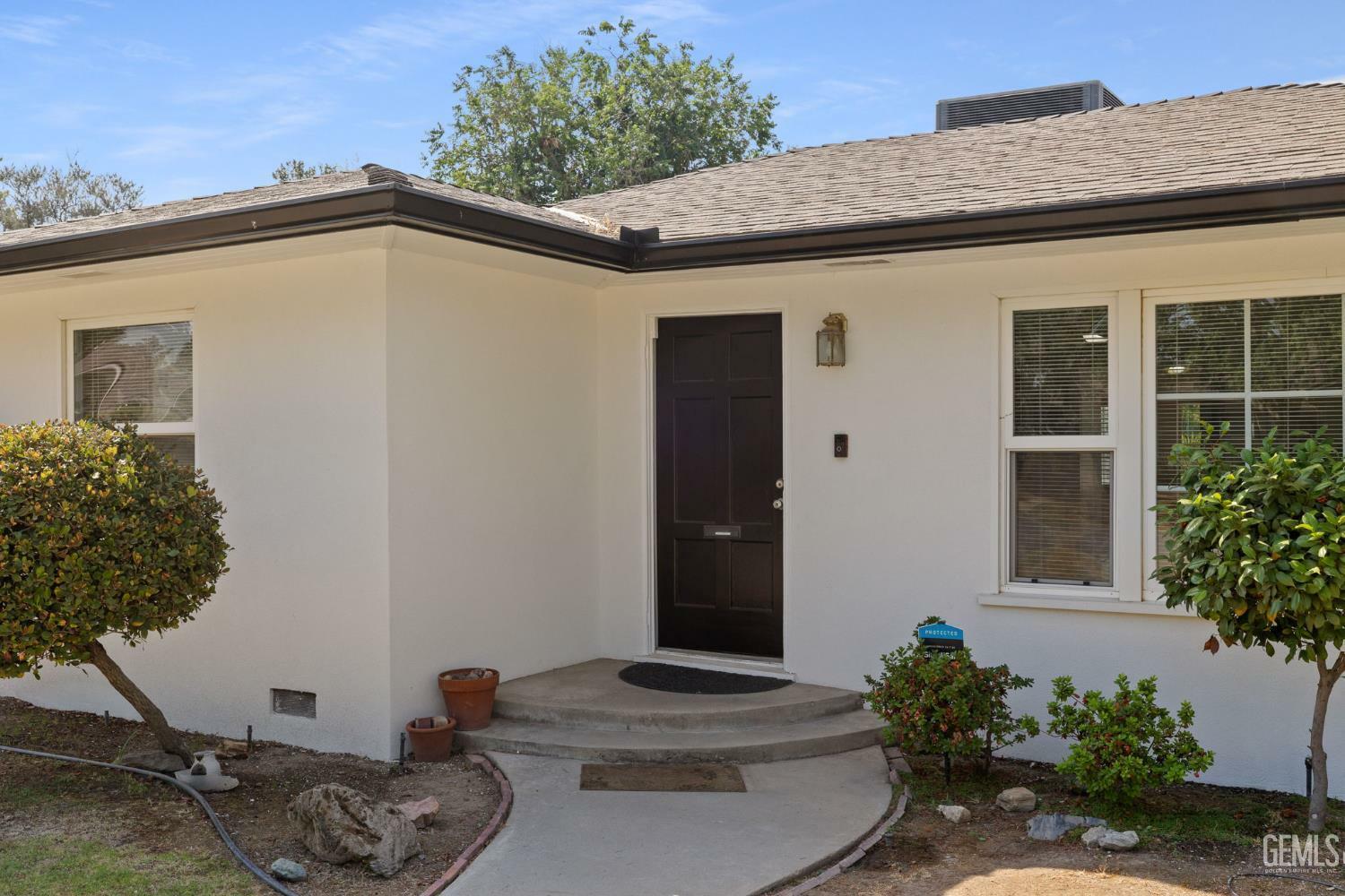 Property Photo:  3413 La Cresta Drive  CA 93305 
