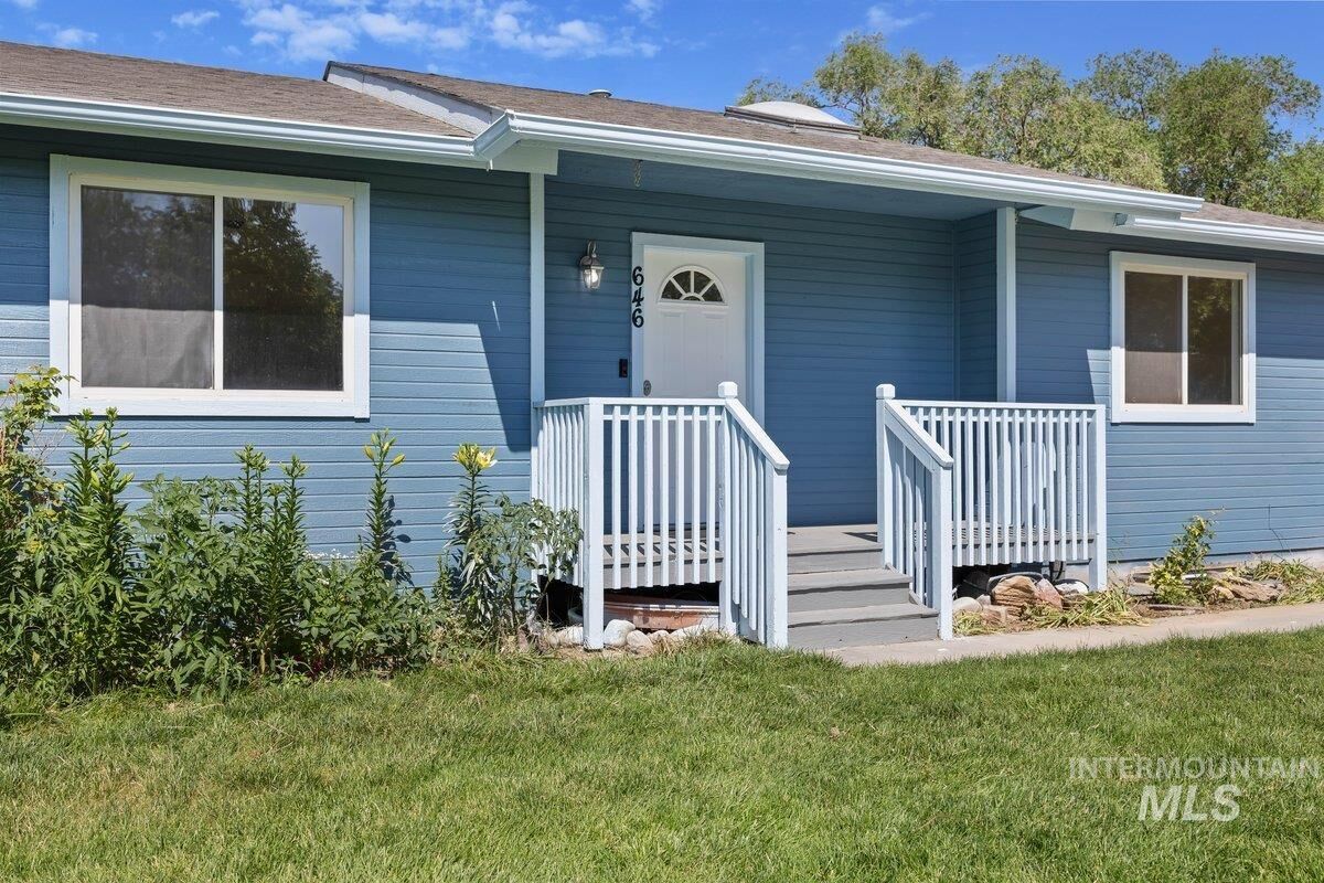 Property Photo:  646 W Falls Avenue  ID 83301 