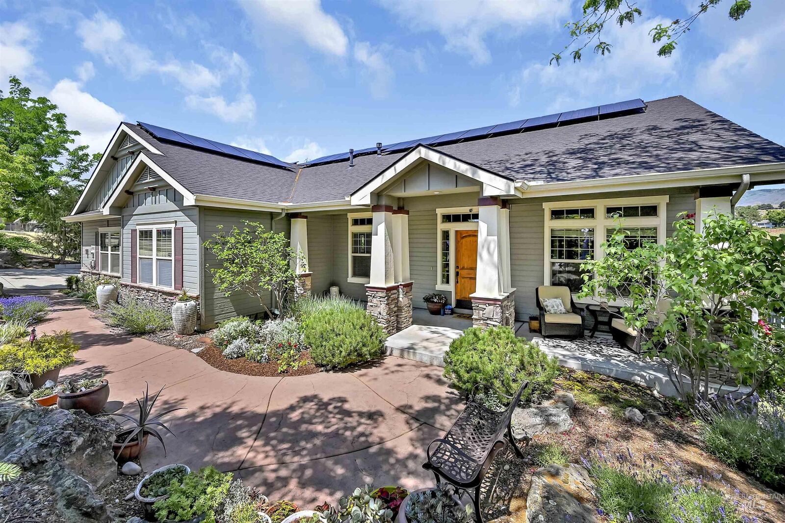 Property Photo:  352 N Panorama Place  ID 83702-2913 