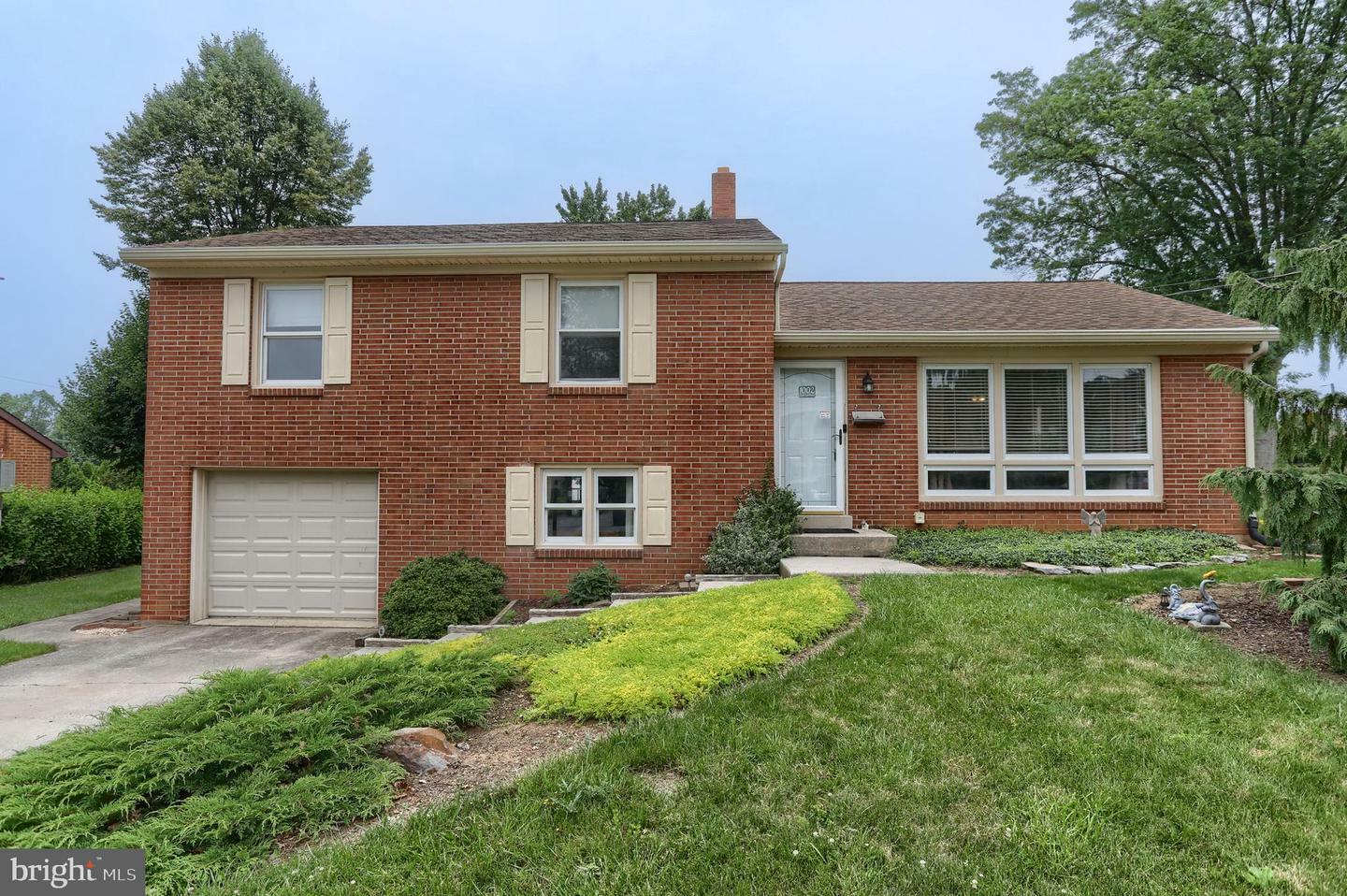 Property Photo:  1002 S 2nd Avenue  PA 17042 
