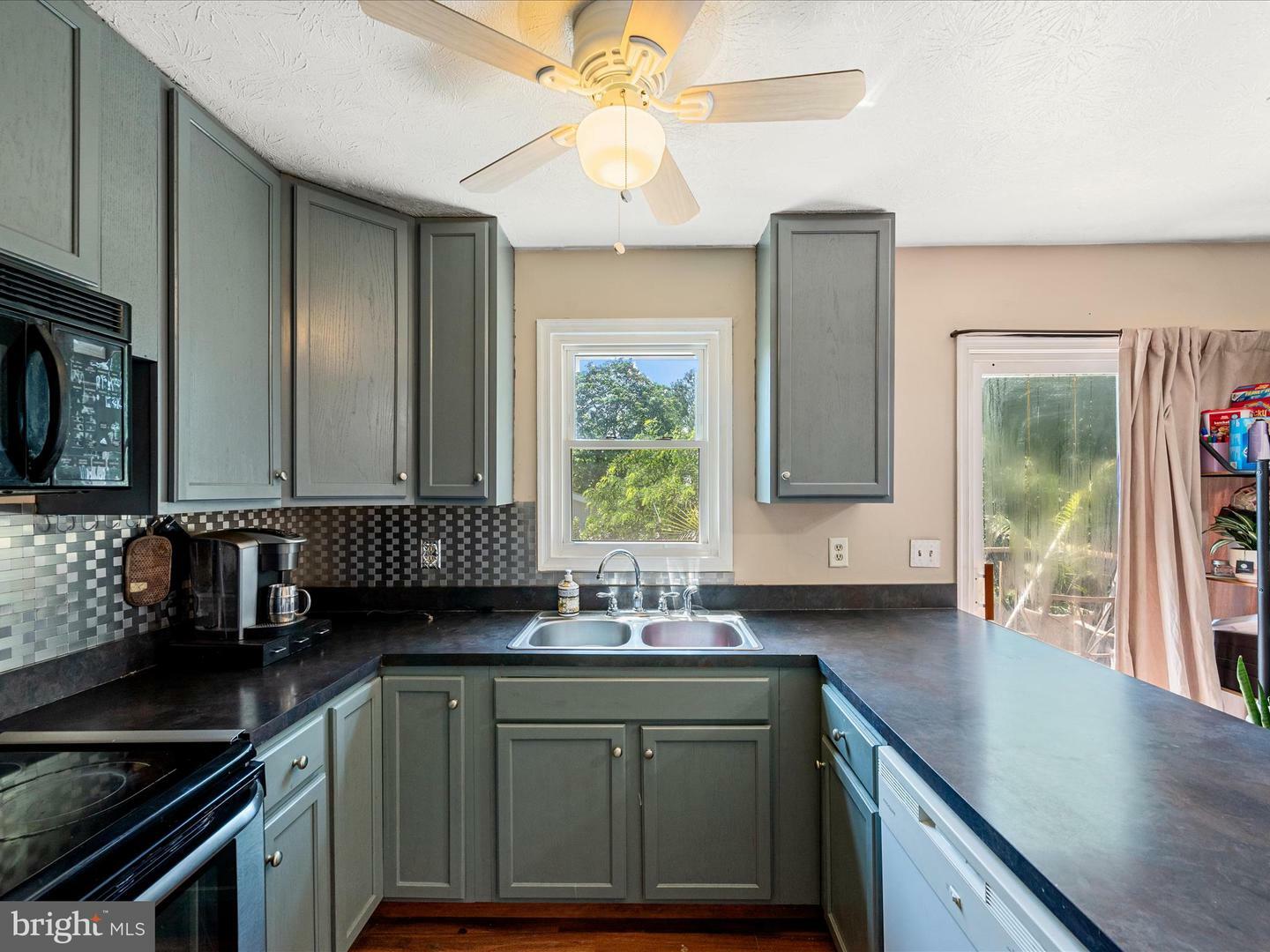 Property Photo: 147 Country Park Drive VA 22602