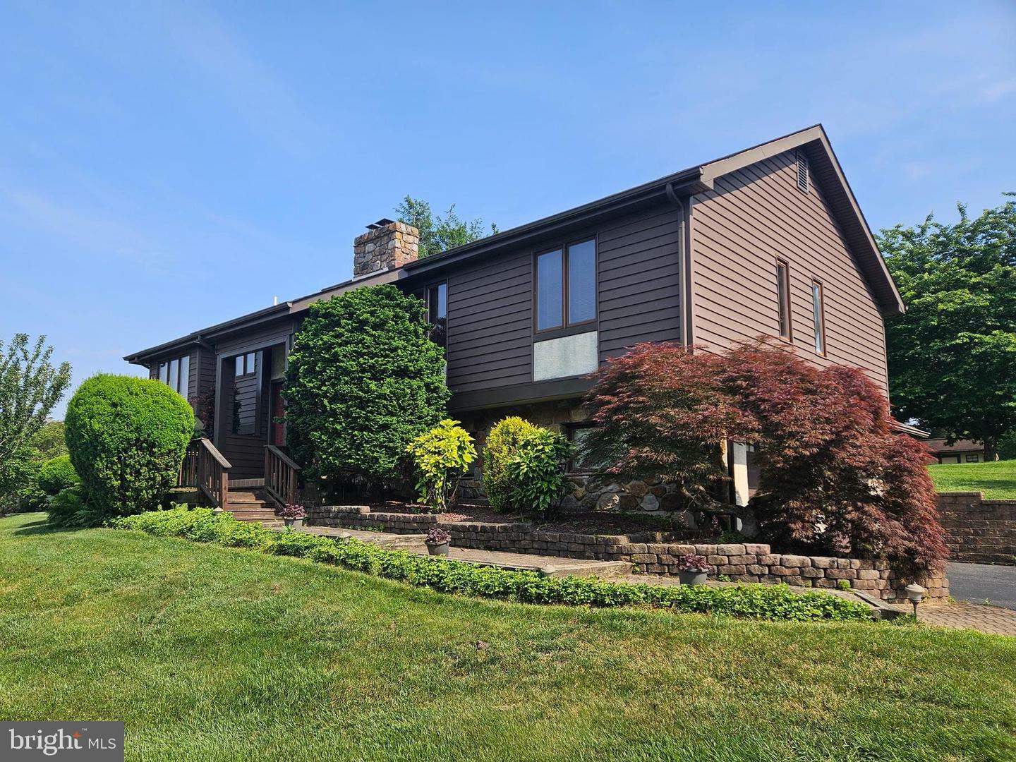 Property Photo:  1006 Russell Lane  PA 19382 