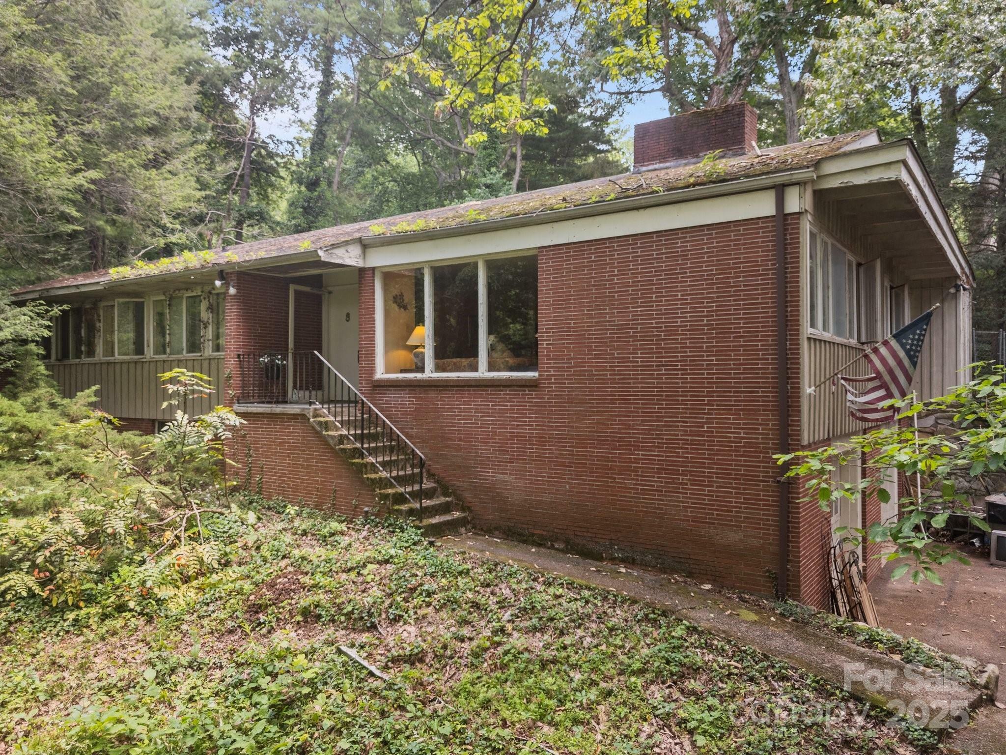 Property Photo:  111 Griffing Circle  NC 28804 