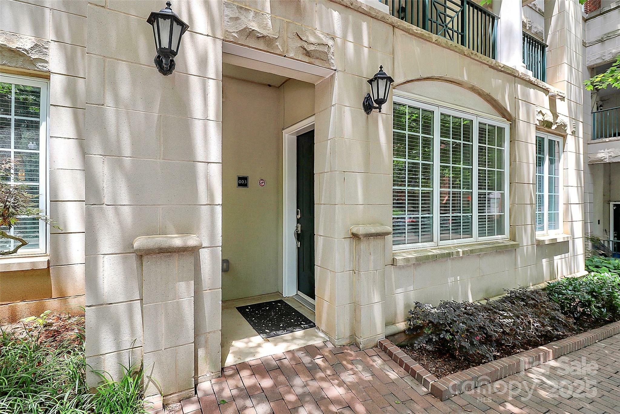 Property Photo: 300 W 5th Street 003 NC 28202