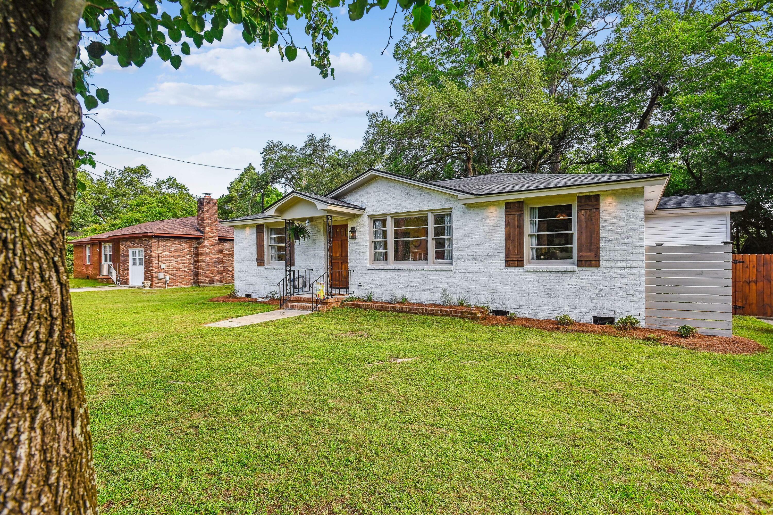 Property Photo:  111 Circle Drive  SC 29485 