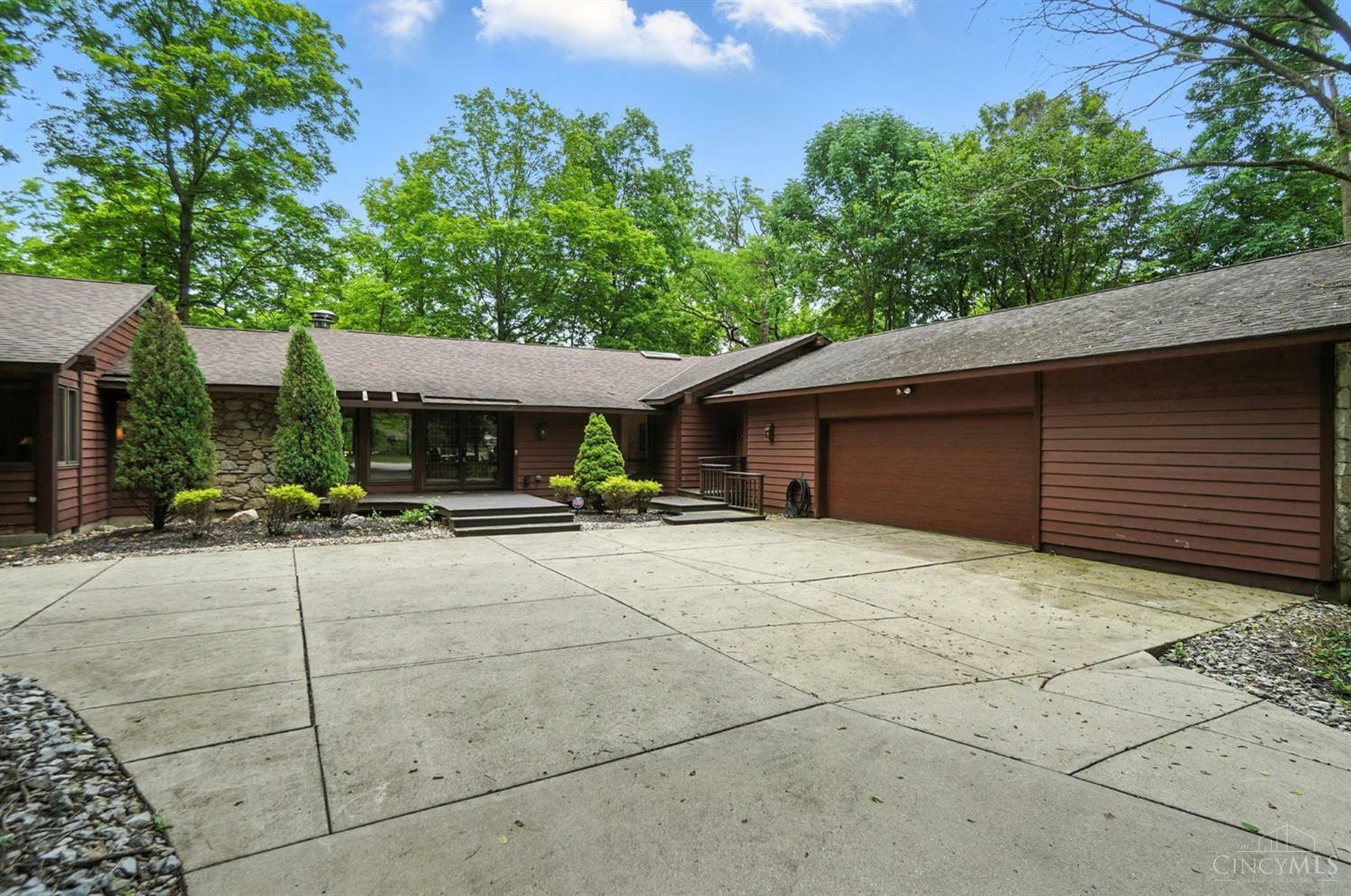 Property Photo: 1917 Antrim Court OH 45042