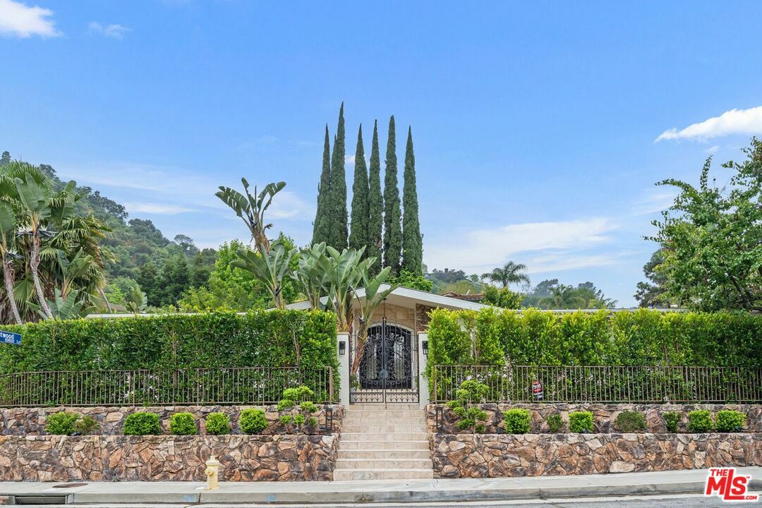 Property Photo: 3607 Bellfield Way CA 91604