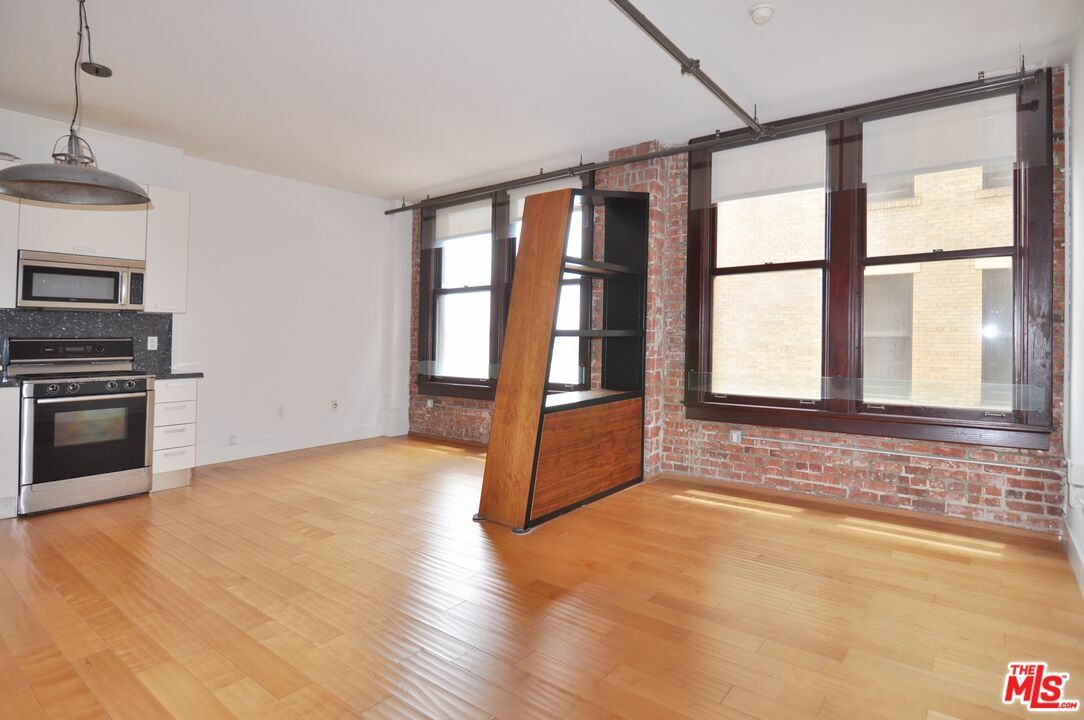 Property Photo: 460 S Spring St CA 90013