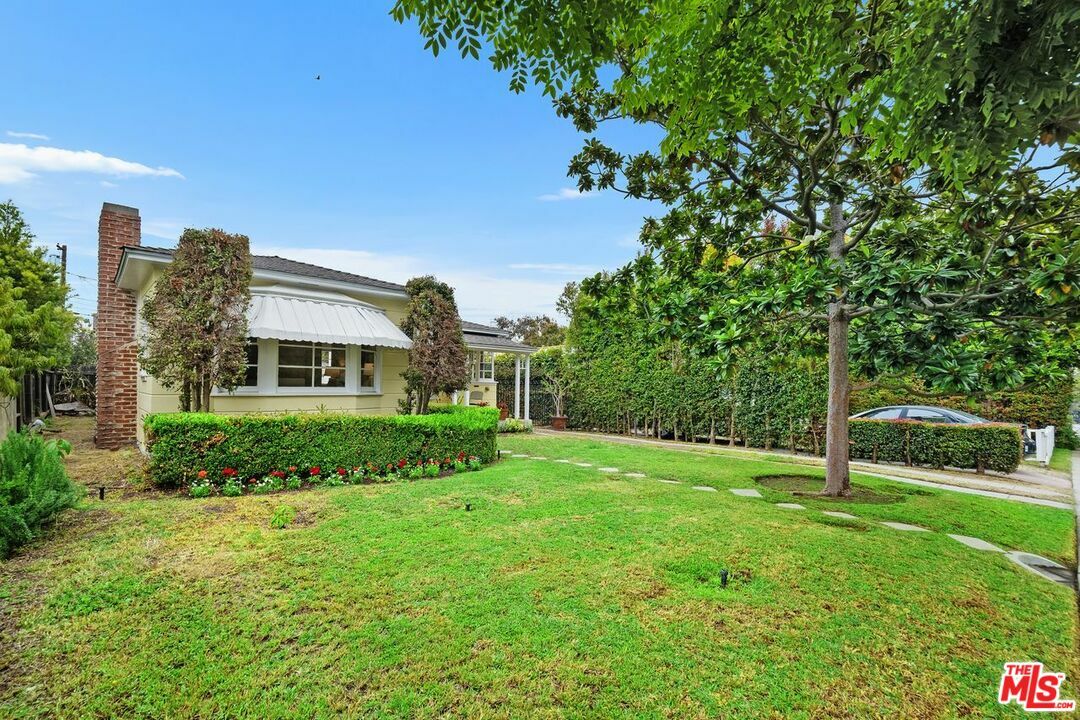 Property Photo: 1033 22nd St CA 90403