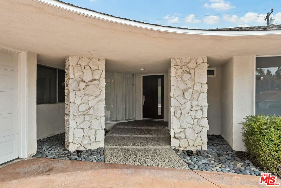 Property Photo: 6616 Wooster Ave CA 90056