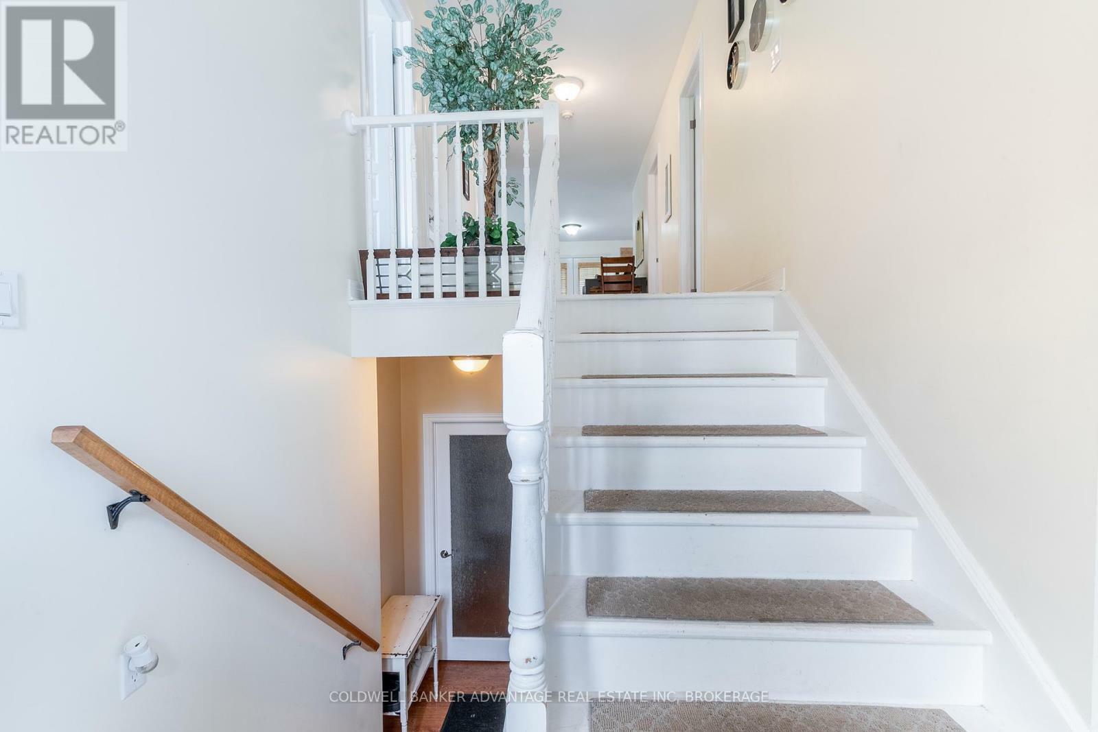 Photo de la propriété: 16 Wellandvale Drive ON L3C 7C4