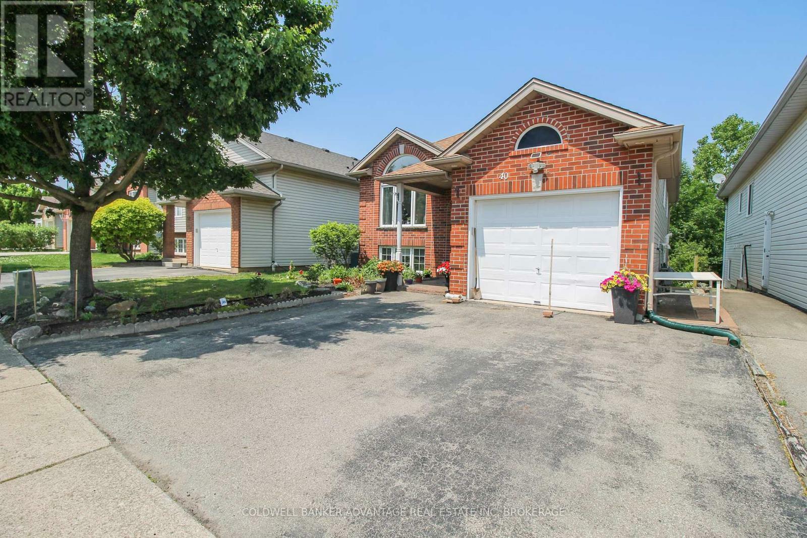 Photo de la propriété: 40 Gretel Drive ON L3C 7H6