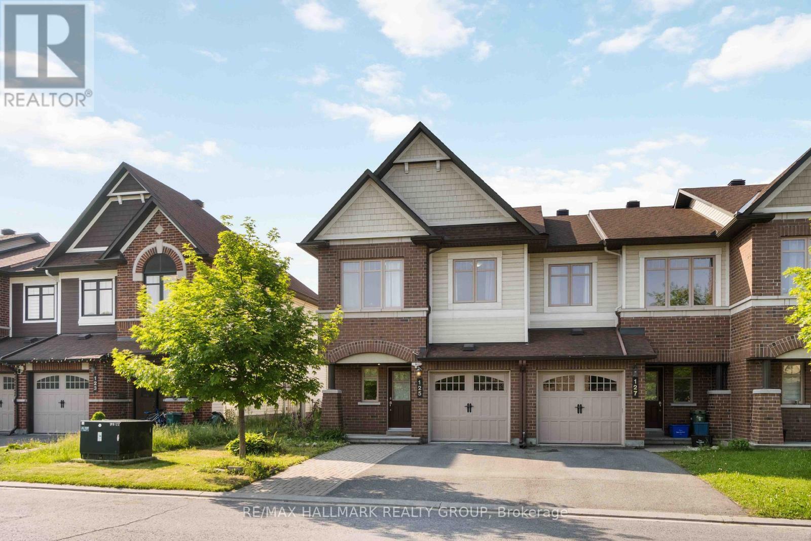 Photo de la propriété: 125 Mancini Way ON K2J 5X3