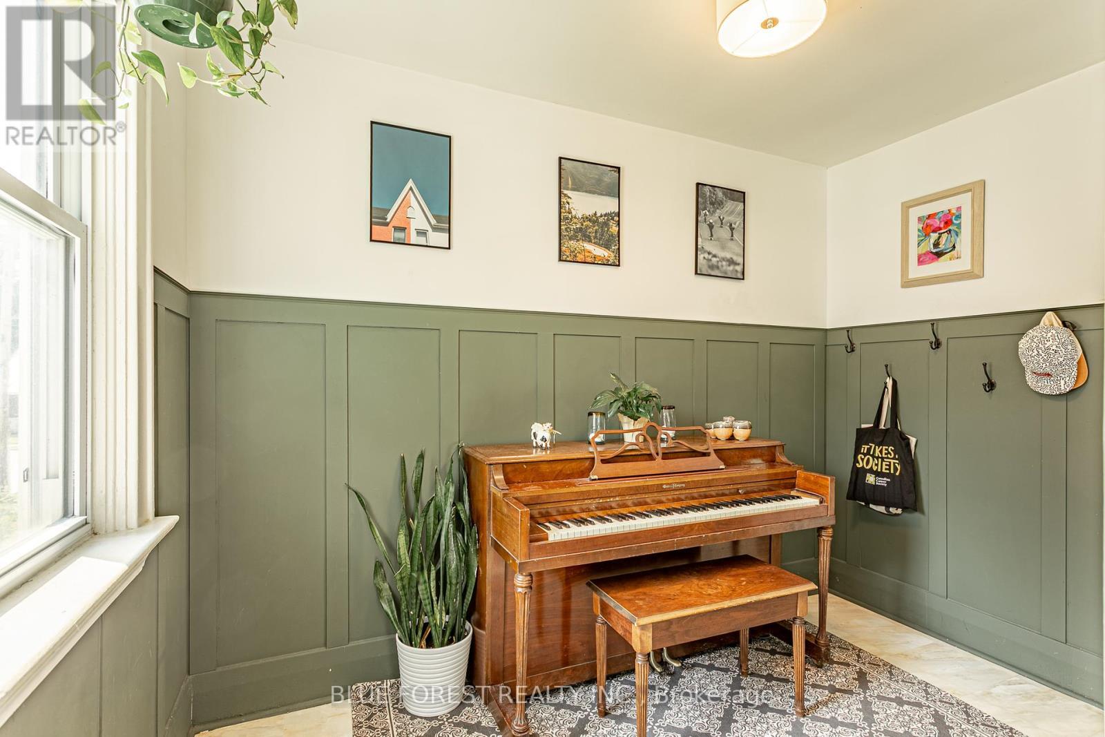 Property Photo: 7 Balmoral Avenue ON N5Y 2K9