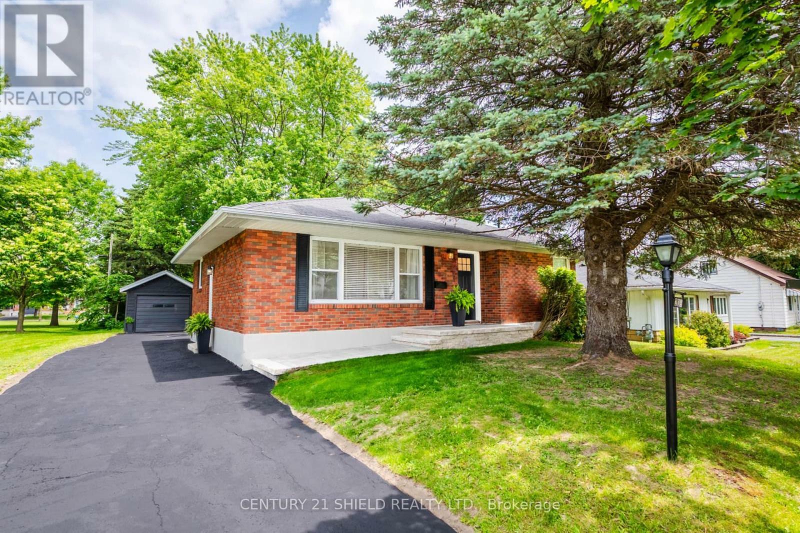 208 Anthony Street  Cornwall ON K6H 5K3 photo