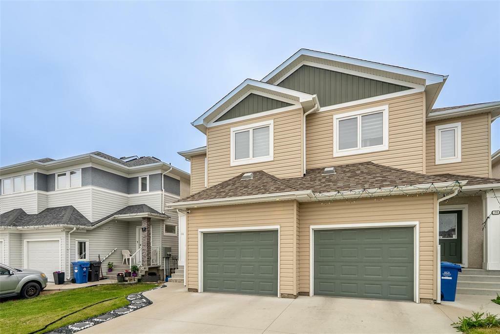 Property Photo: 35 Phoenix Way MB R2V 5B1