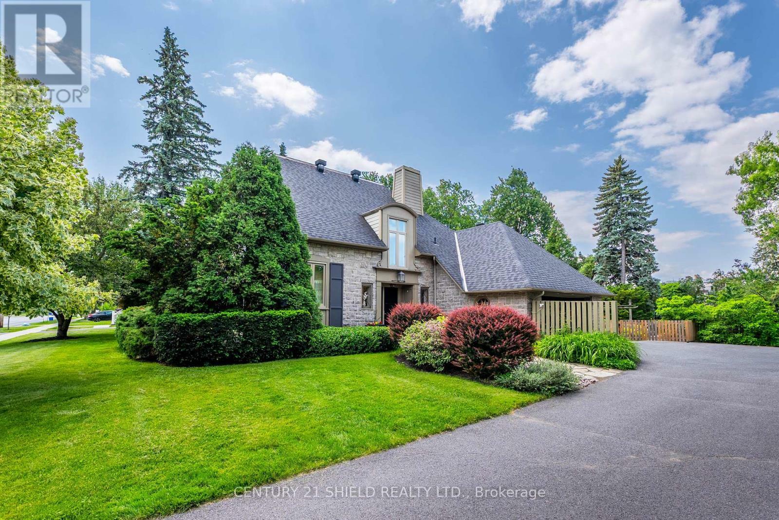 Photo de la propriété:  330 Sydney Street  ON K6H 3H6 