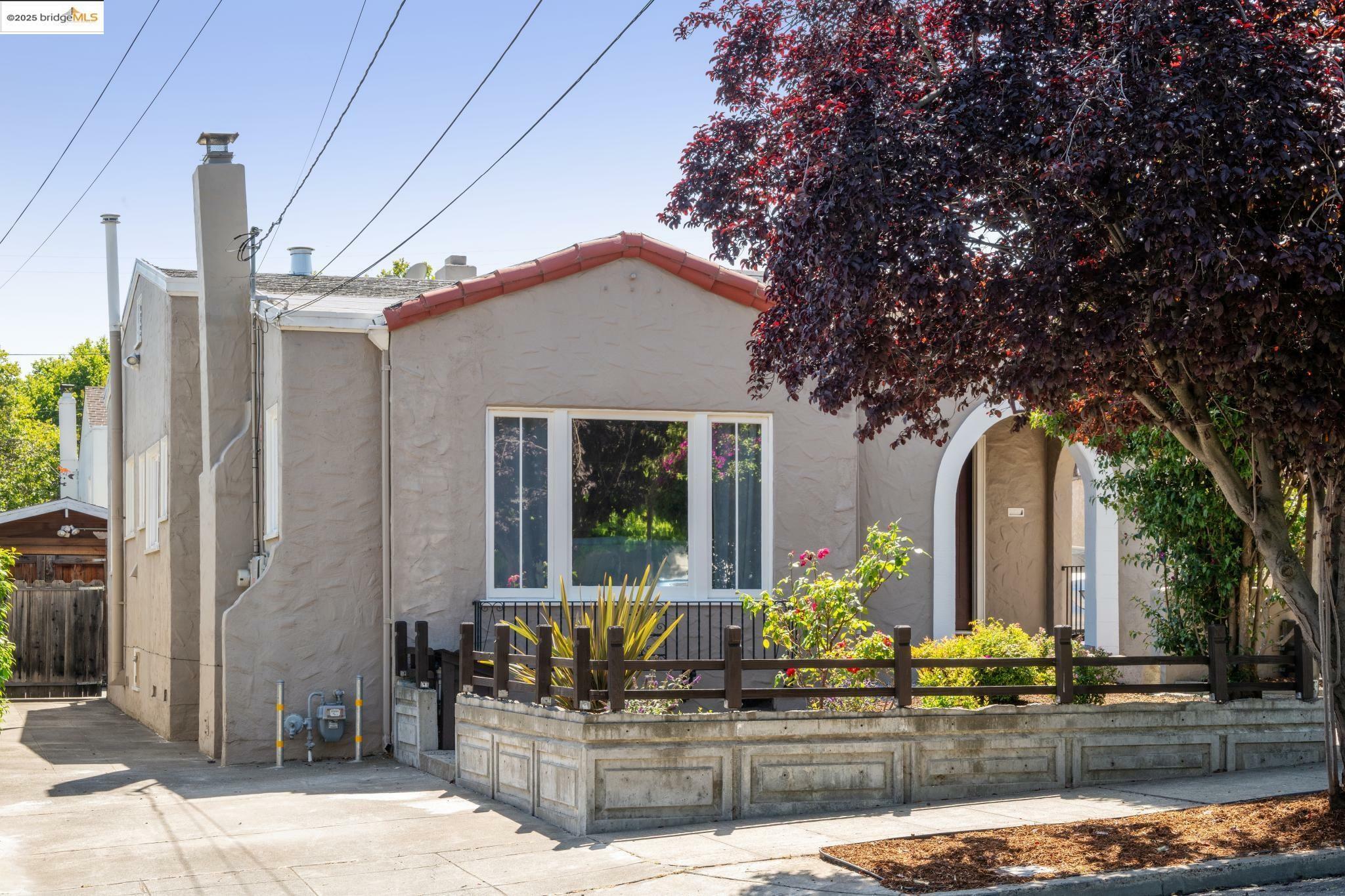 Property Photo: 5335 Fleming Ave CA 94619
