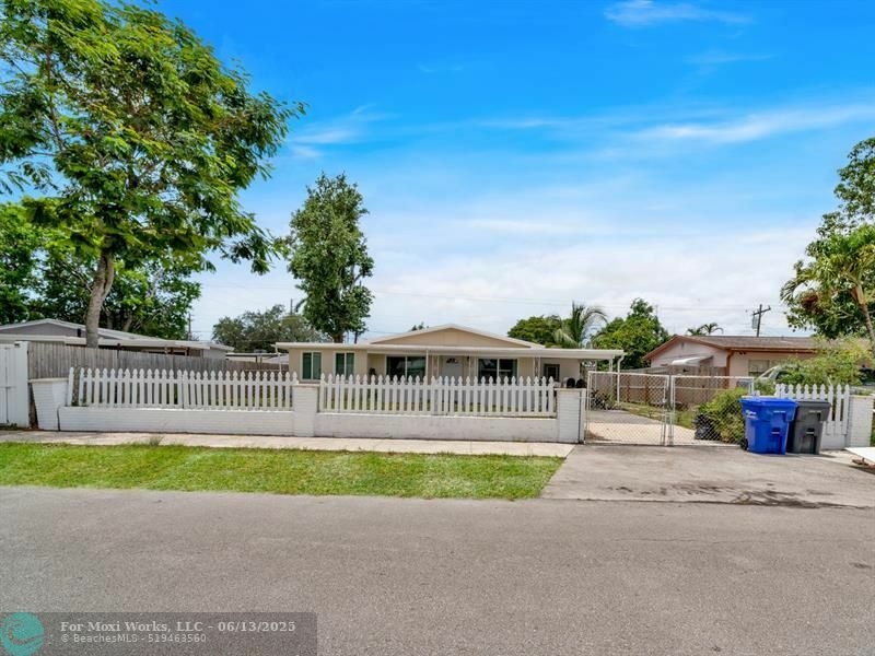 Property Photo: 6810 Farragut St FL 33024
