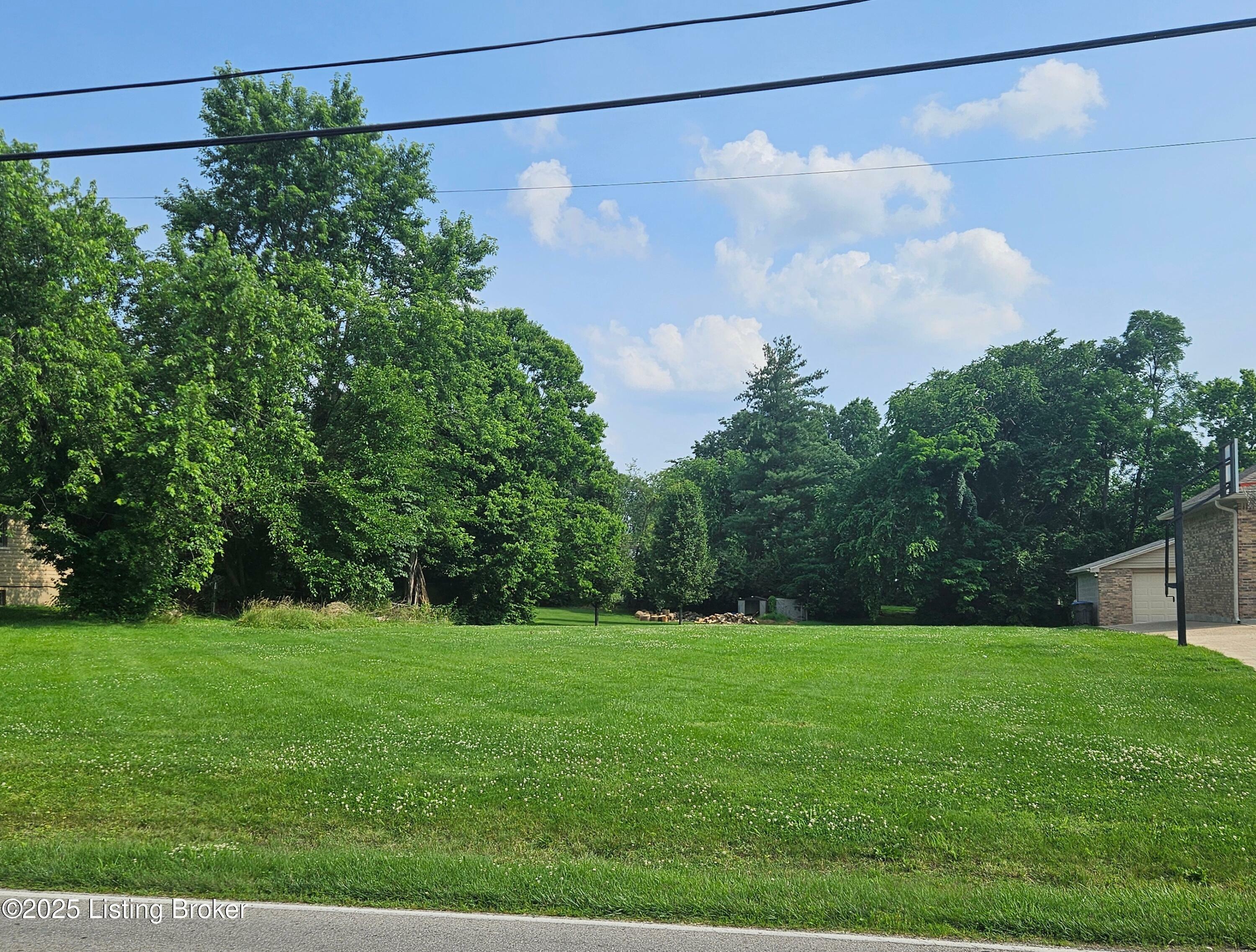 Property Photo: 5810 Applegate Ln KY 40219