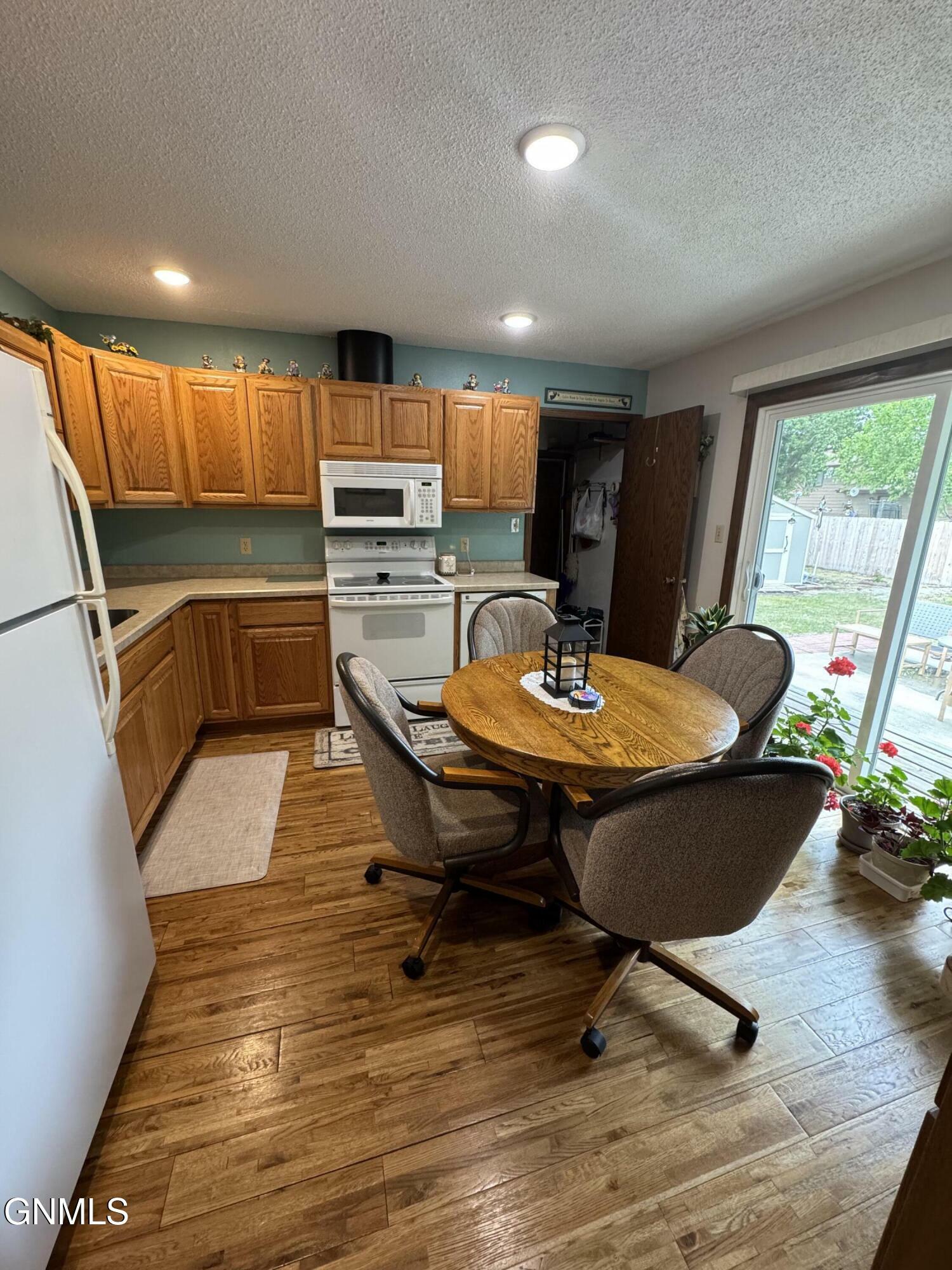 Property Photo: 680 3rd Avenue SW ND 58601